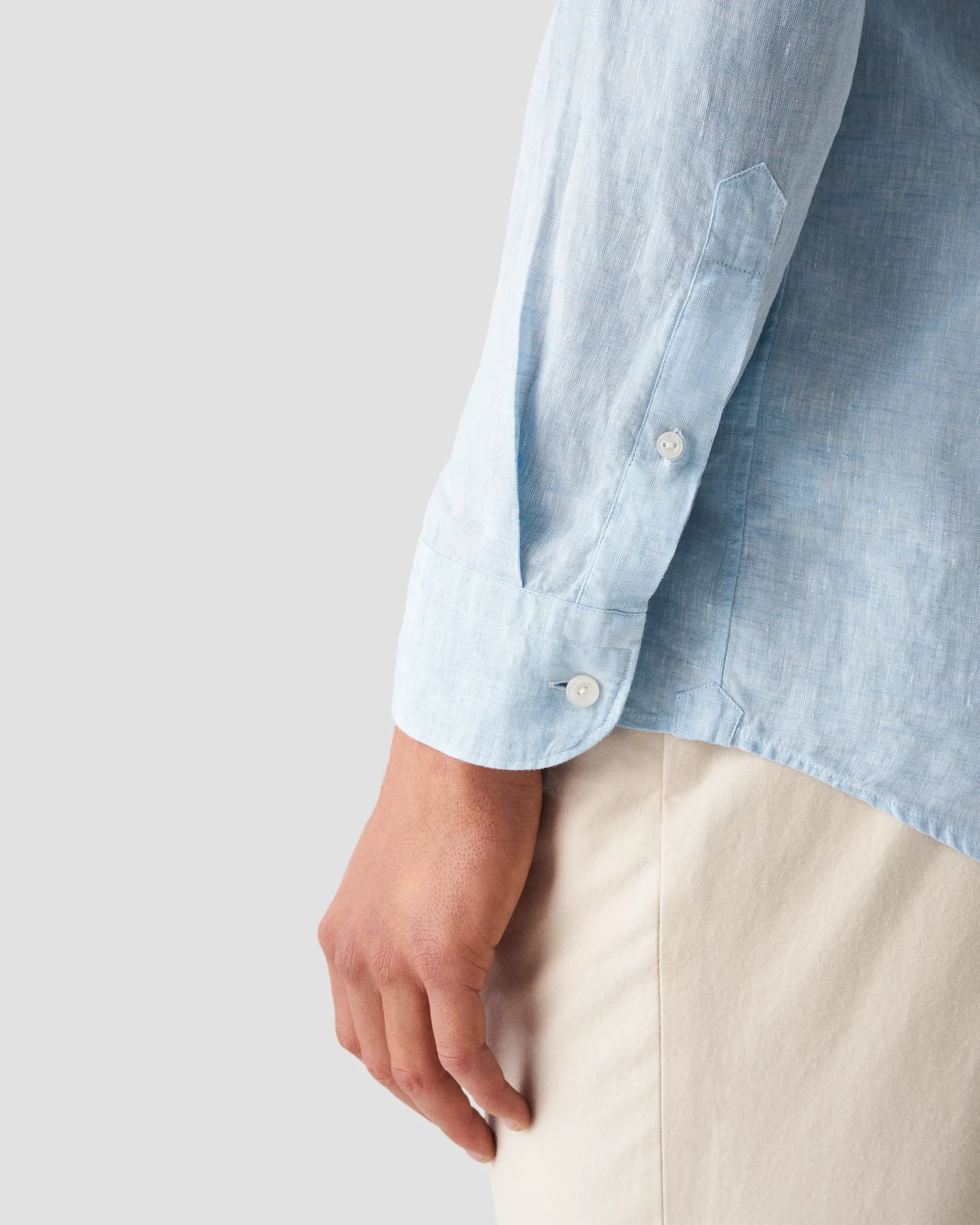 Eton - light blue linen wide spread