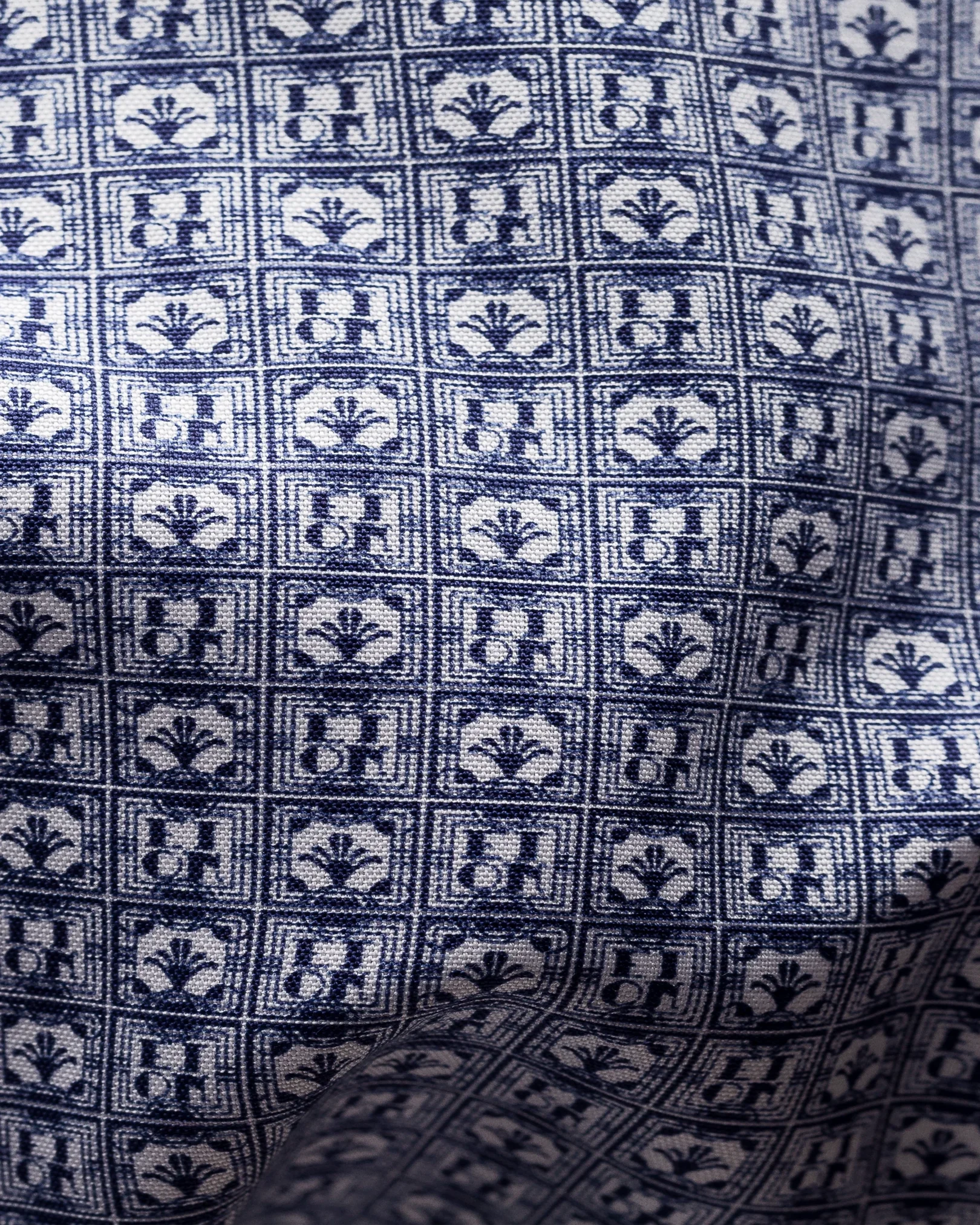 Eton - art deco logo print poplin shirt pointed