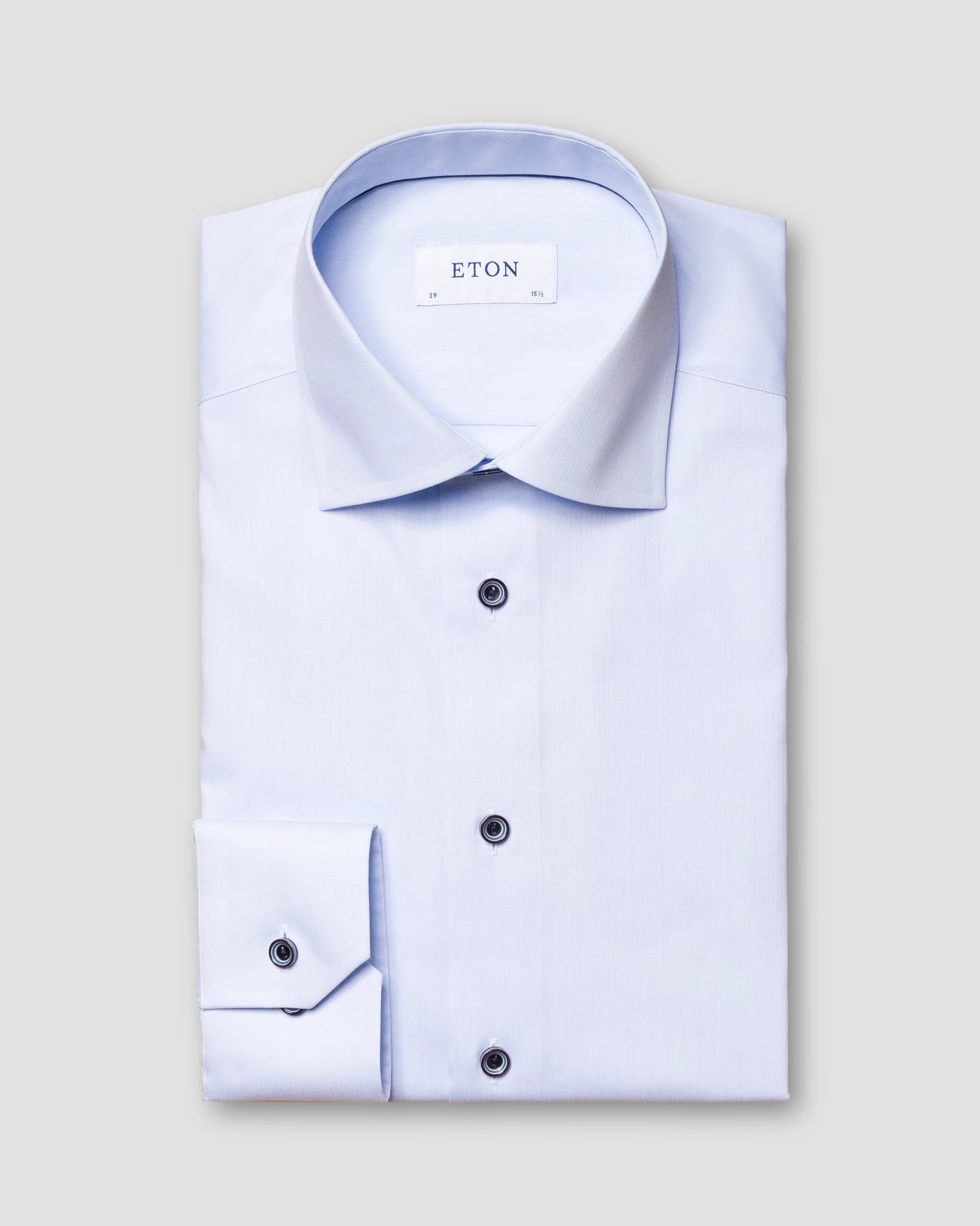 Eton - light blue twill cut away single slim