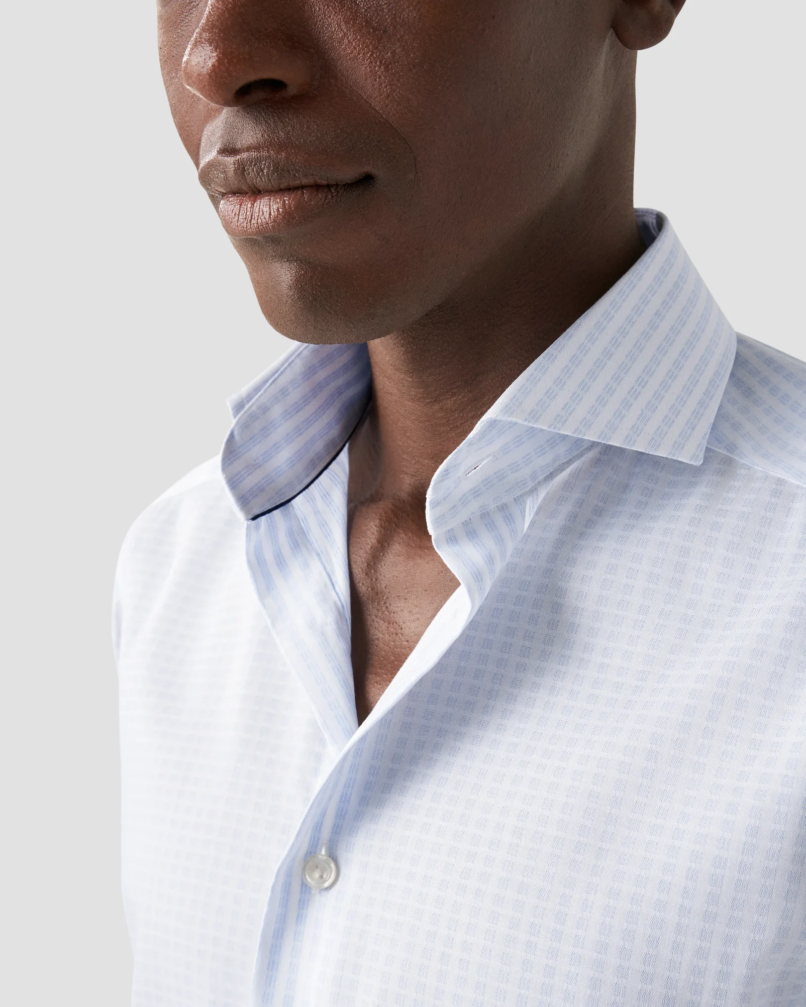 Eton - light blue dobby extreme cut away