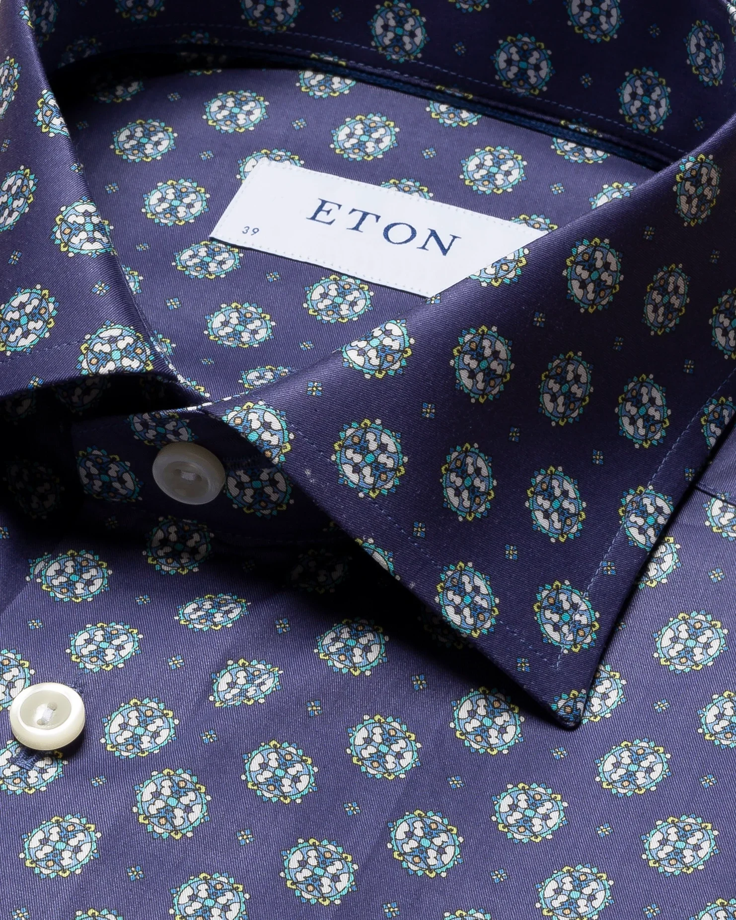 Eton - mid blue fine twill cut away single slim