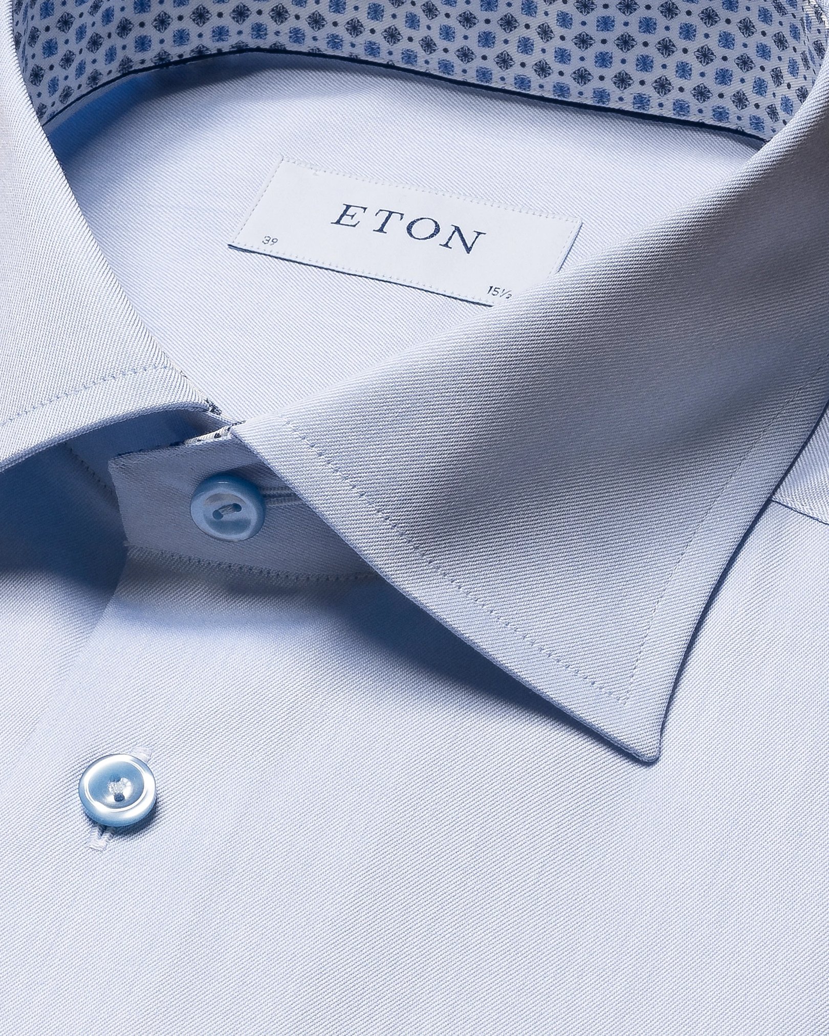 Eton - light blue signature special details