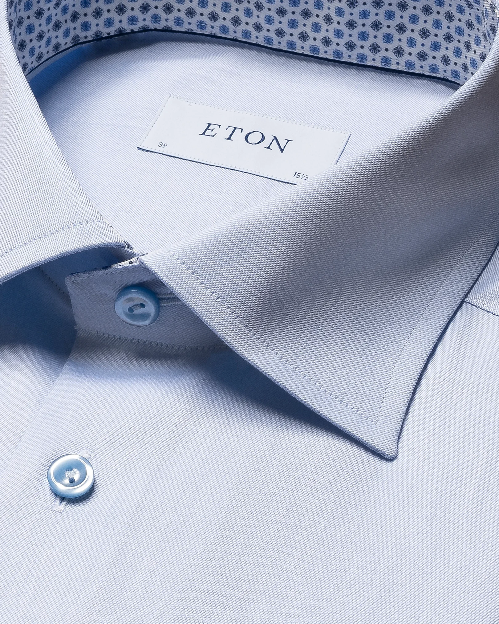 Eton - light blue signature special details