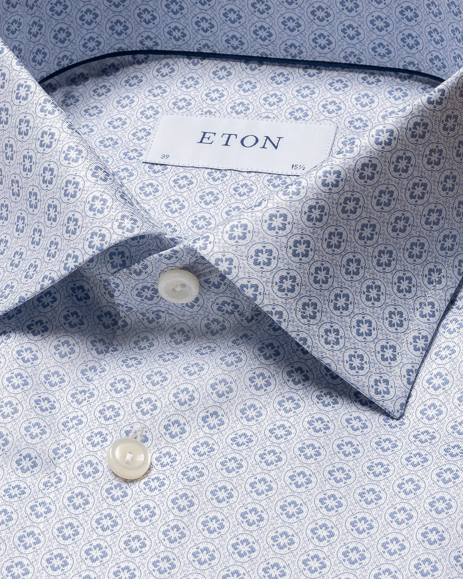Eton - light blue signature twill cut away