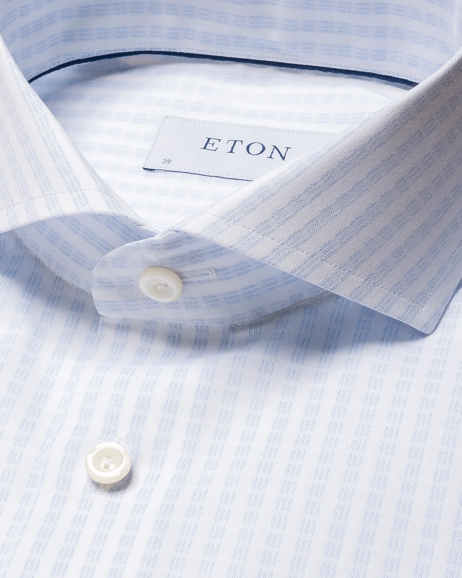 Eton - light blue dobby extreme cut away