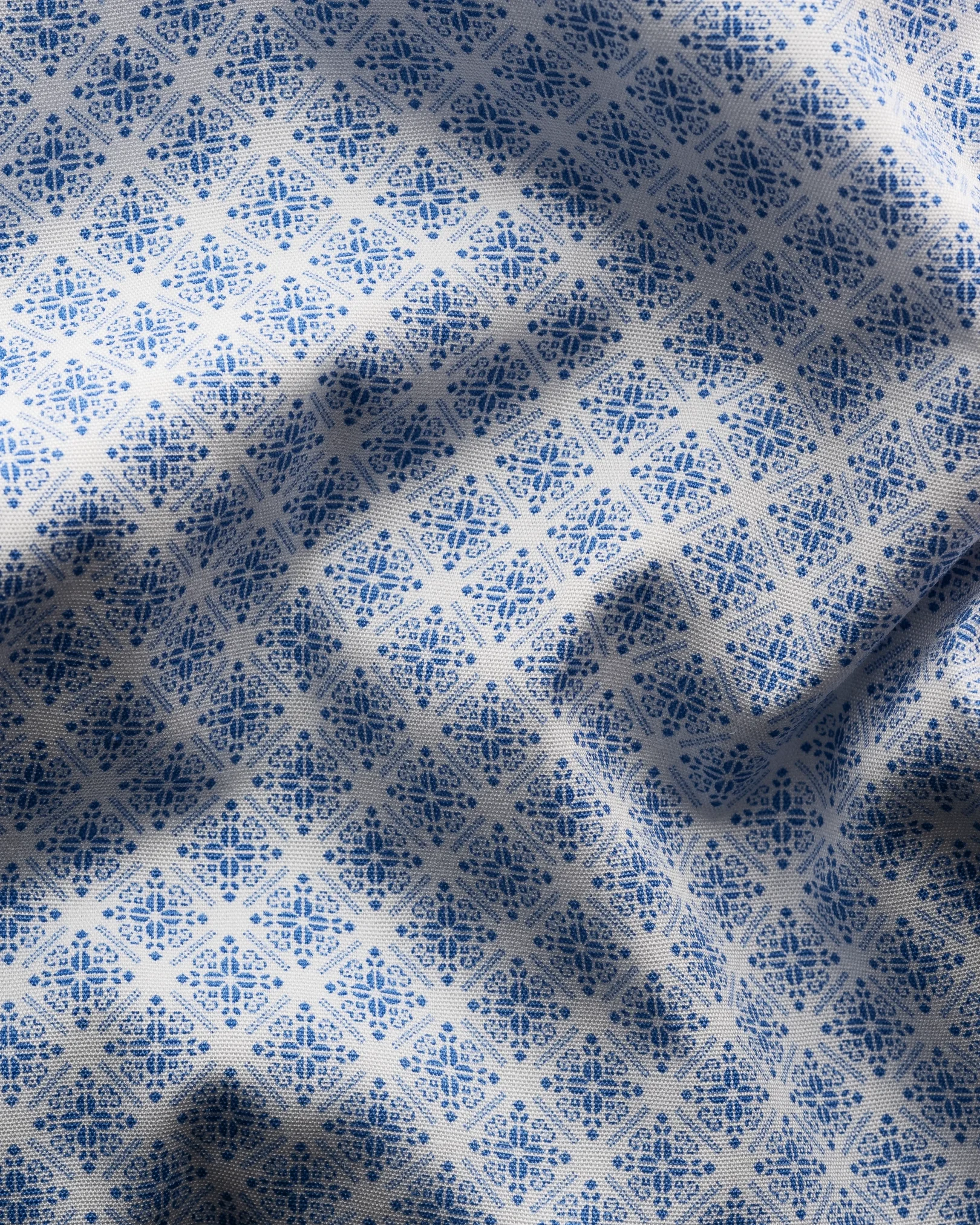 Eton - light blue poplin cutaway medallion print