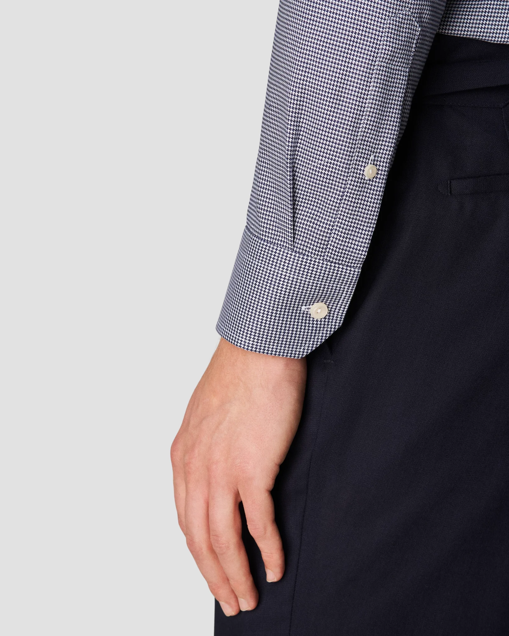 Eton - dark blue twill extreme cut away single slim