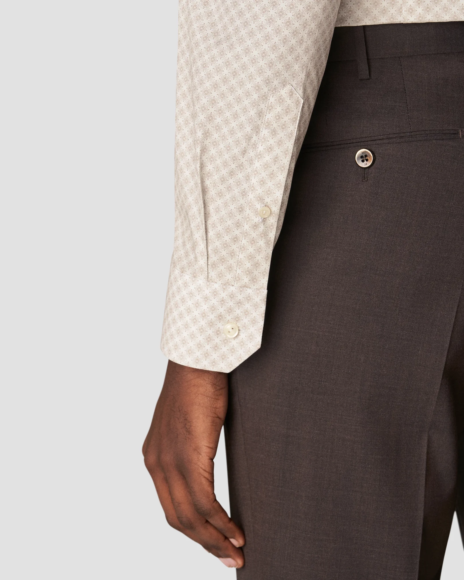 Eton - beige poplin cut away medallion