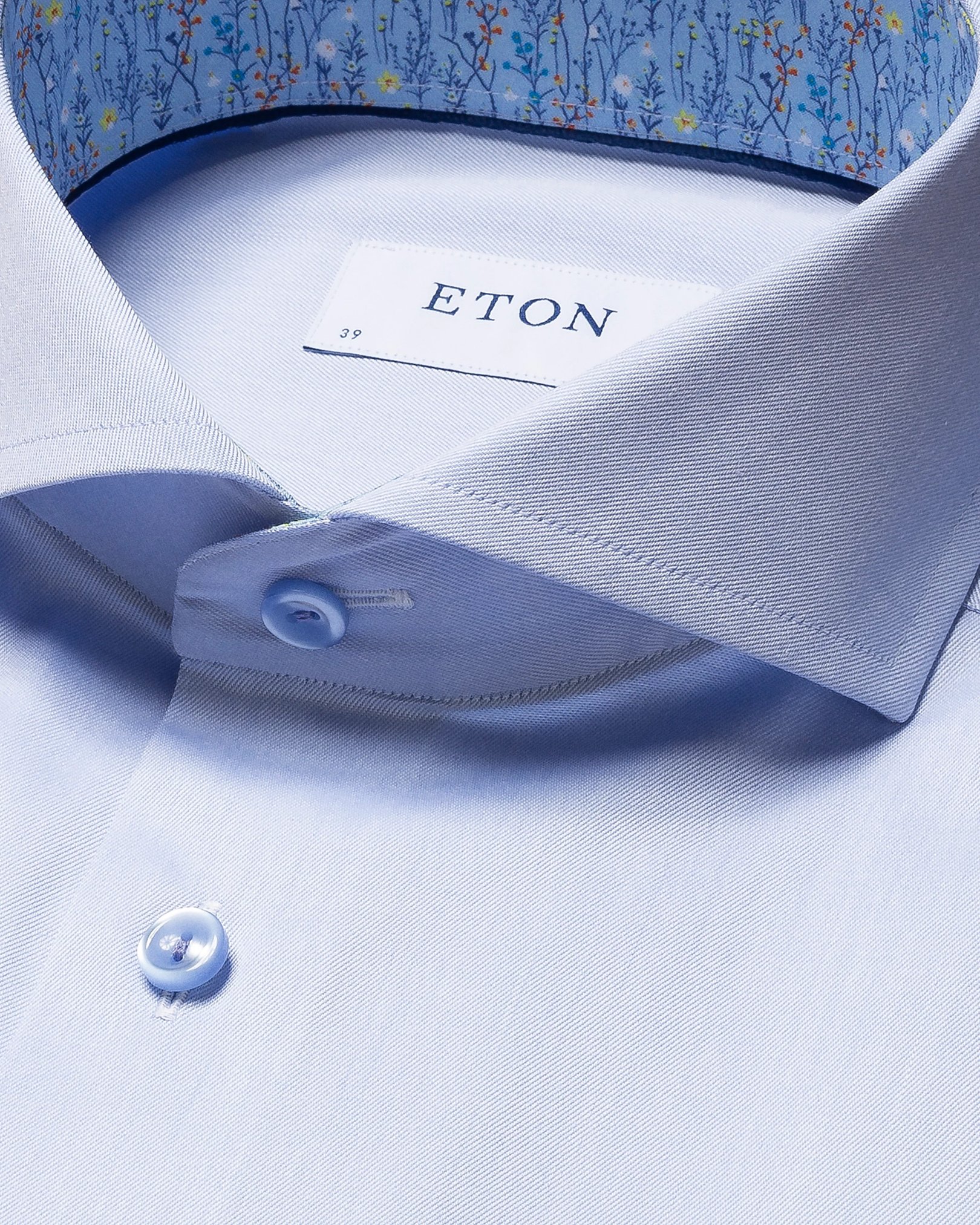 Eton - light blue signature twill cut special details