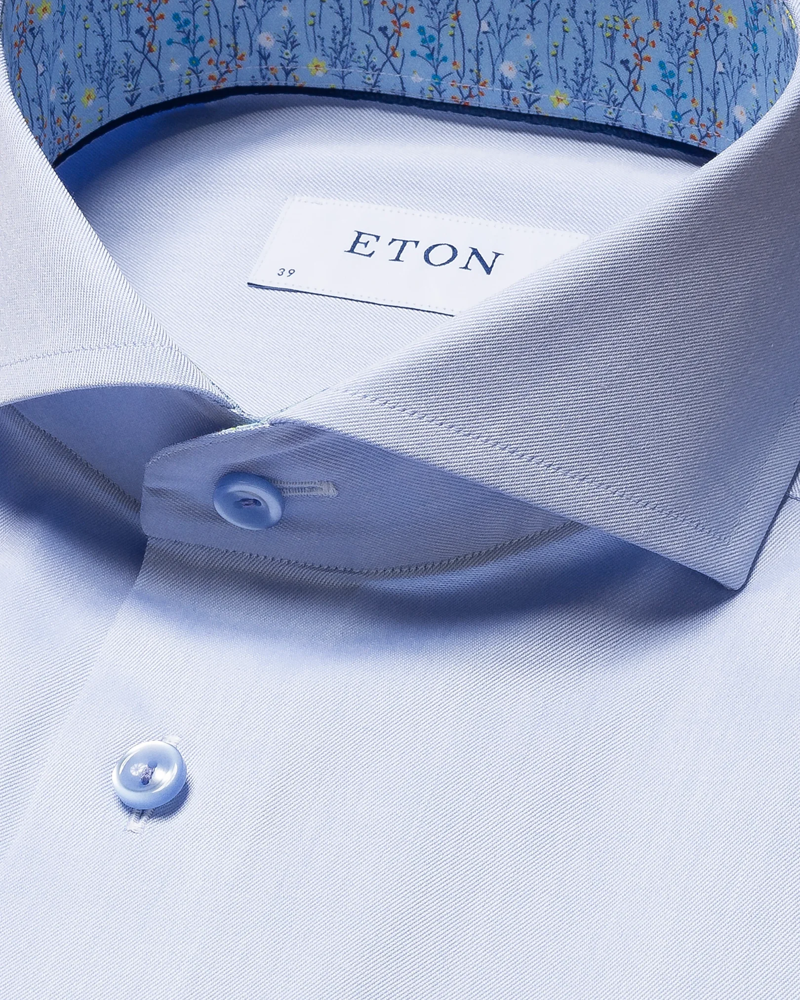 Eton - light blue signature twill cut special details