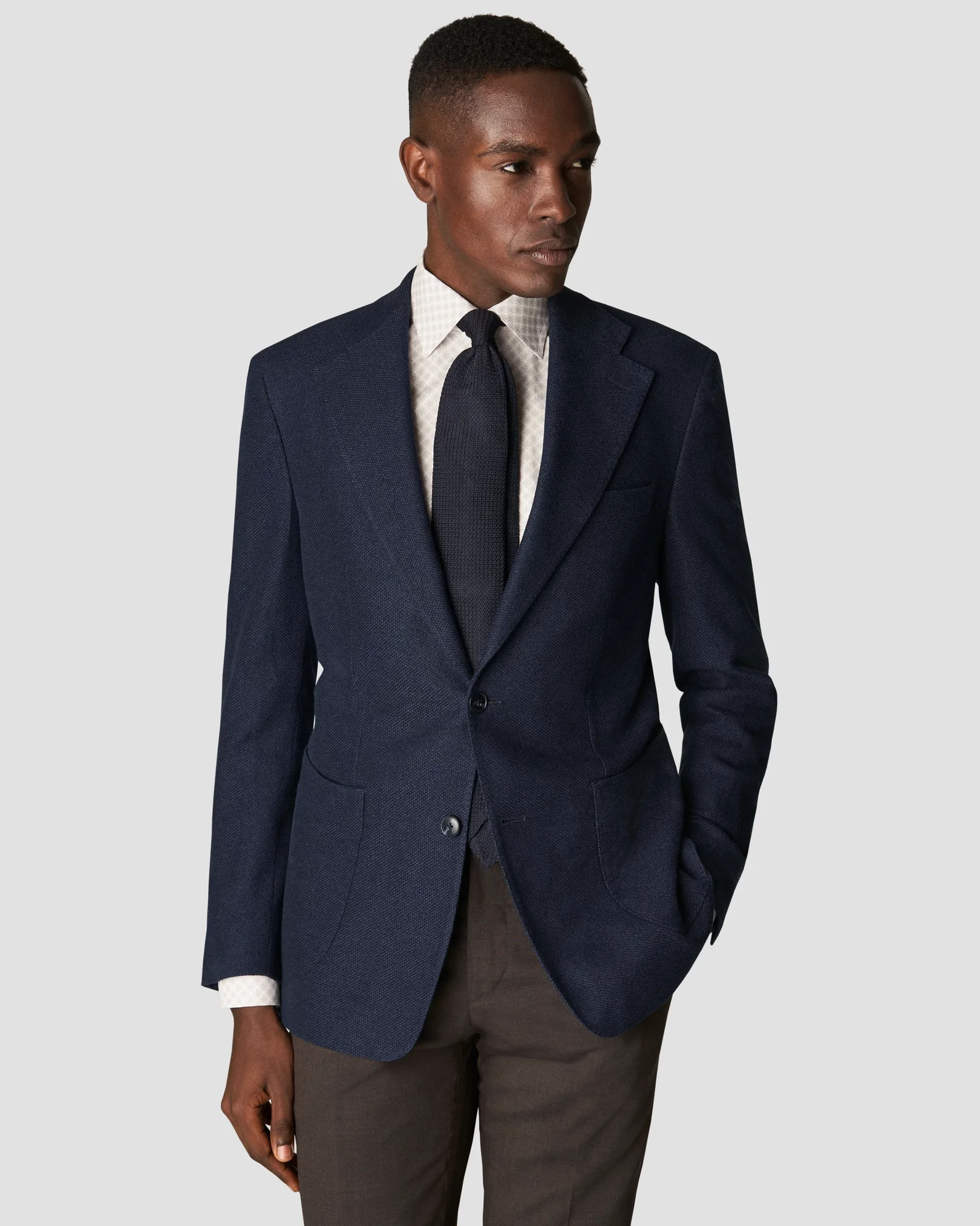 Eton - beige poplin cut away medallion