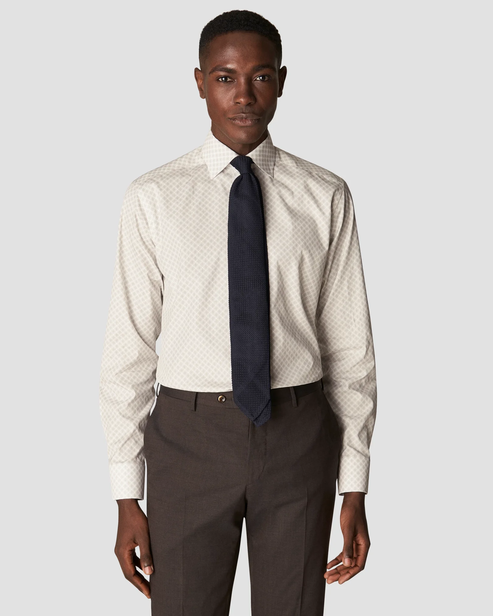 Eton - beige poplin cut away medallion