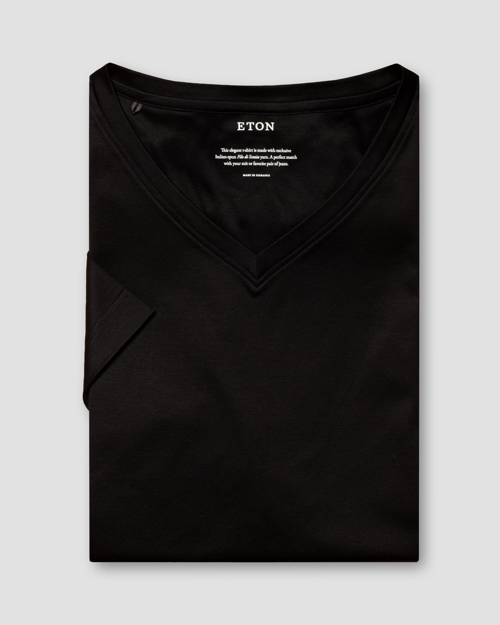 Eton - Schwarzes T-Shirt mit V-Ausschnitt aus Filo di Scozia
