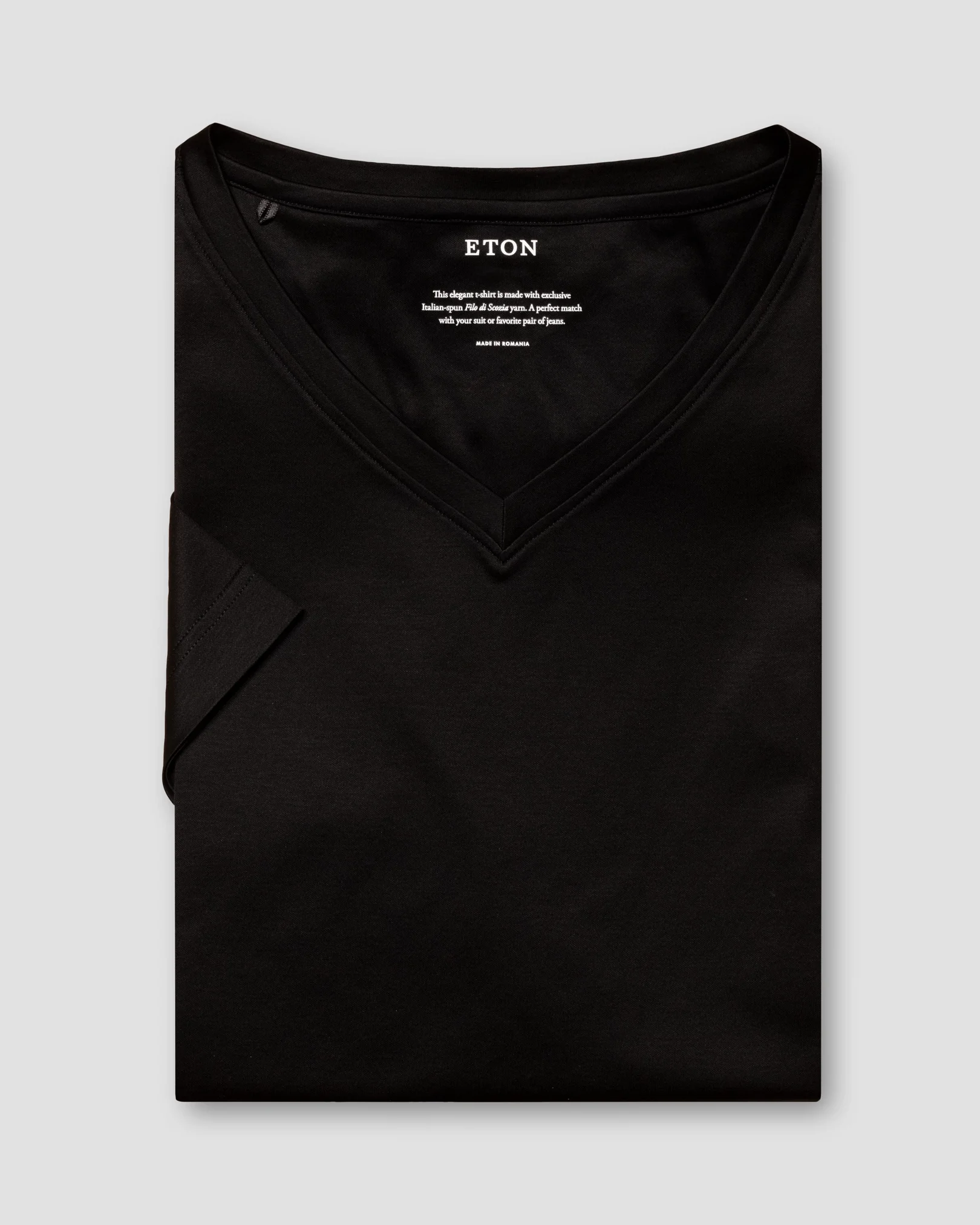 Eton - Black Filo di Scozia V-neck T-Shirt