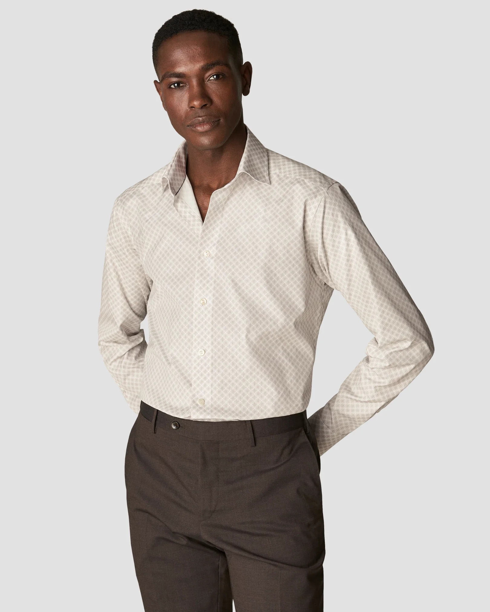Eton - beige poplin cut away medallion