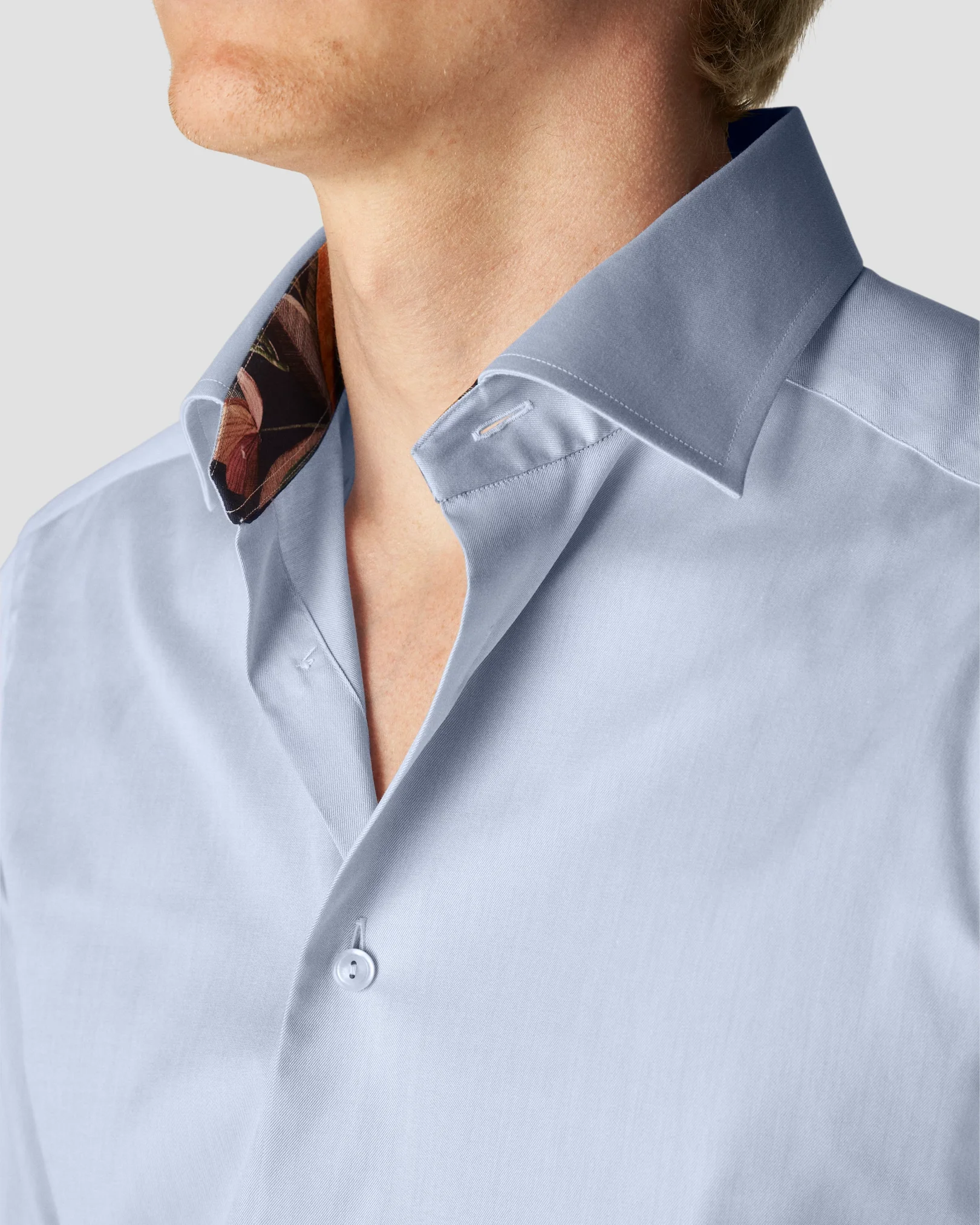 Eton - light blue signature twill cut away single slim