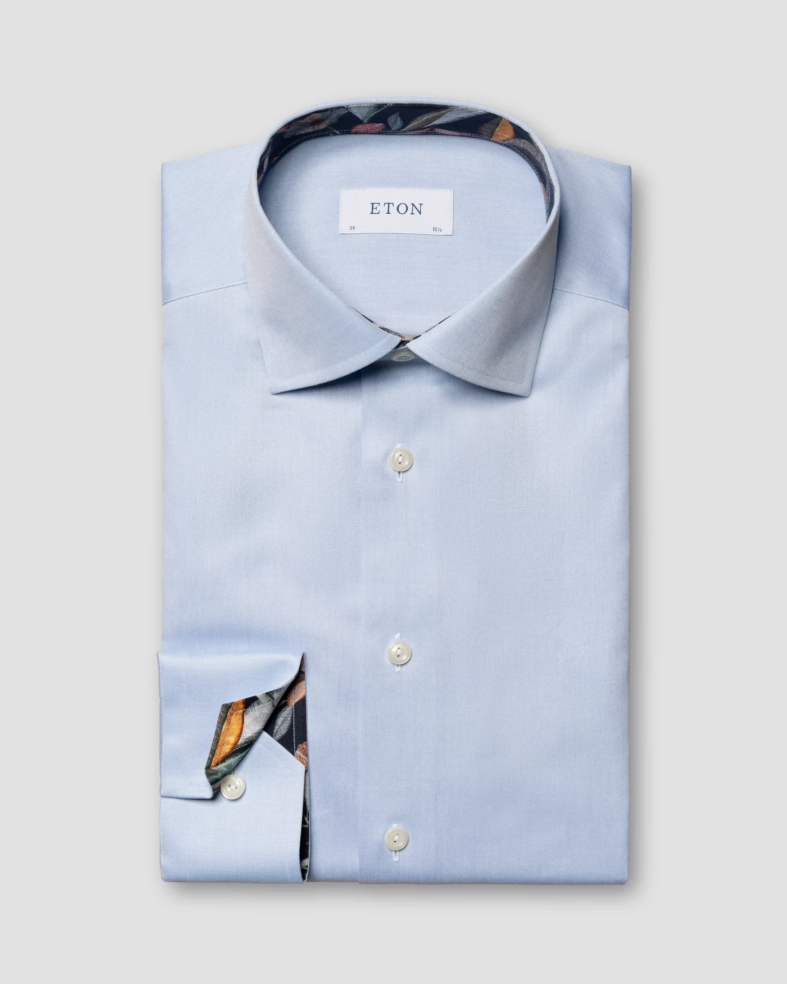 Eton - light blue signature twill cut away single slim
