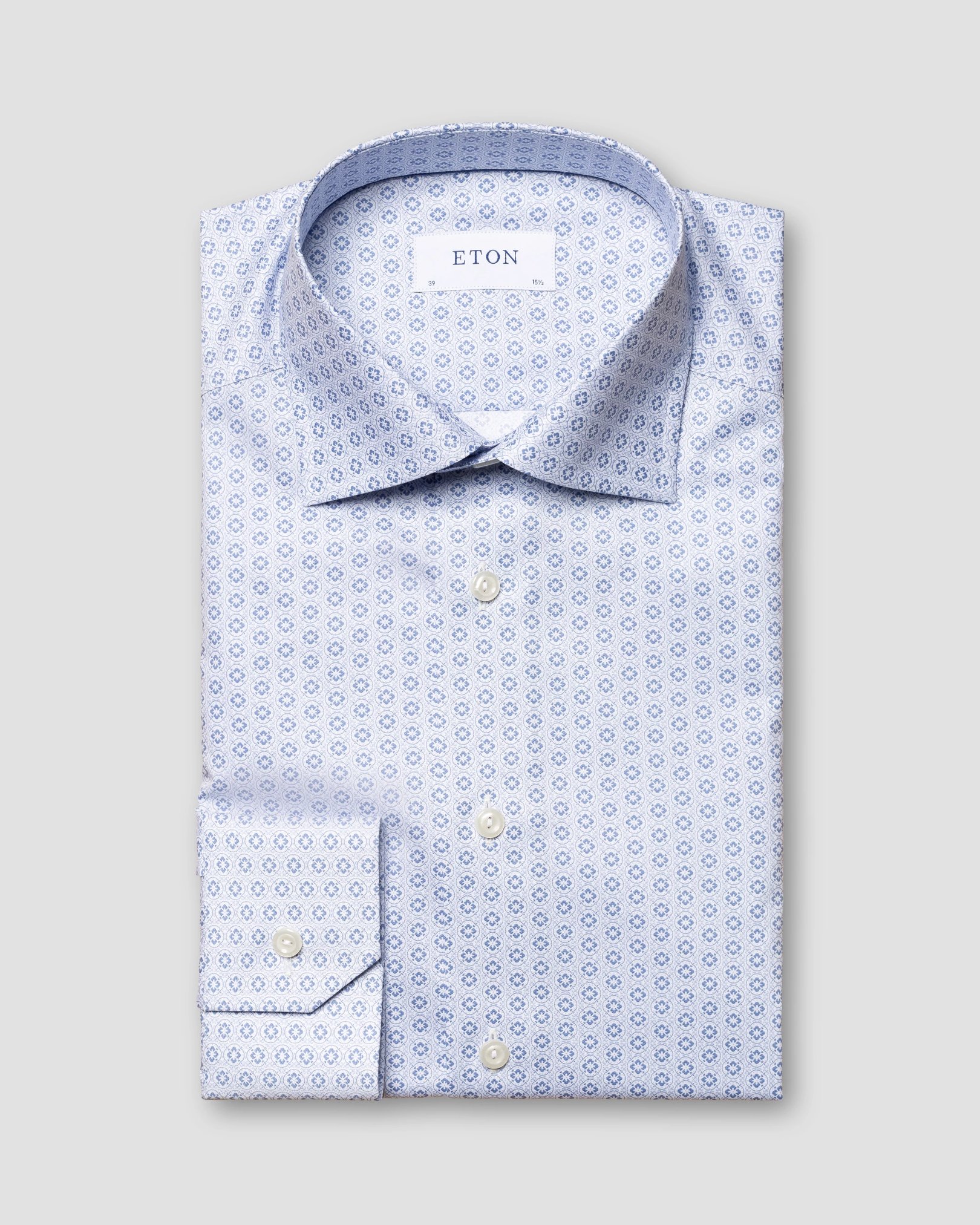 Eton - light blue signature twill cut away