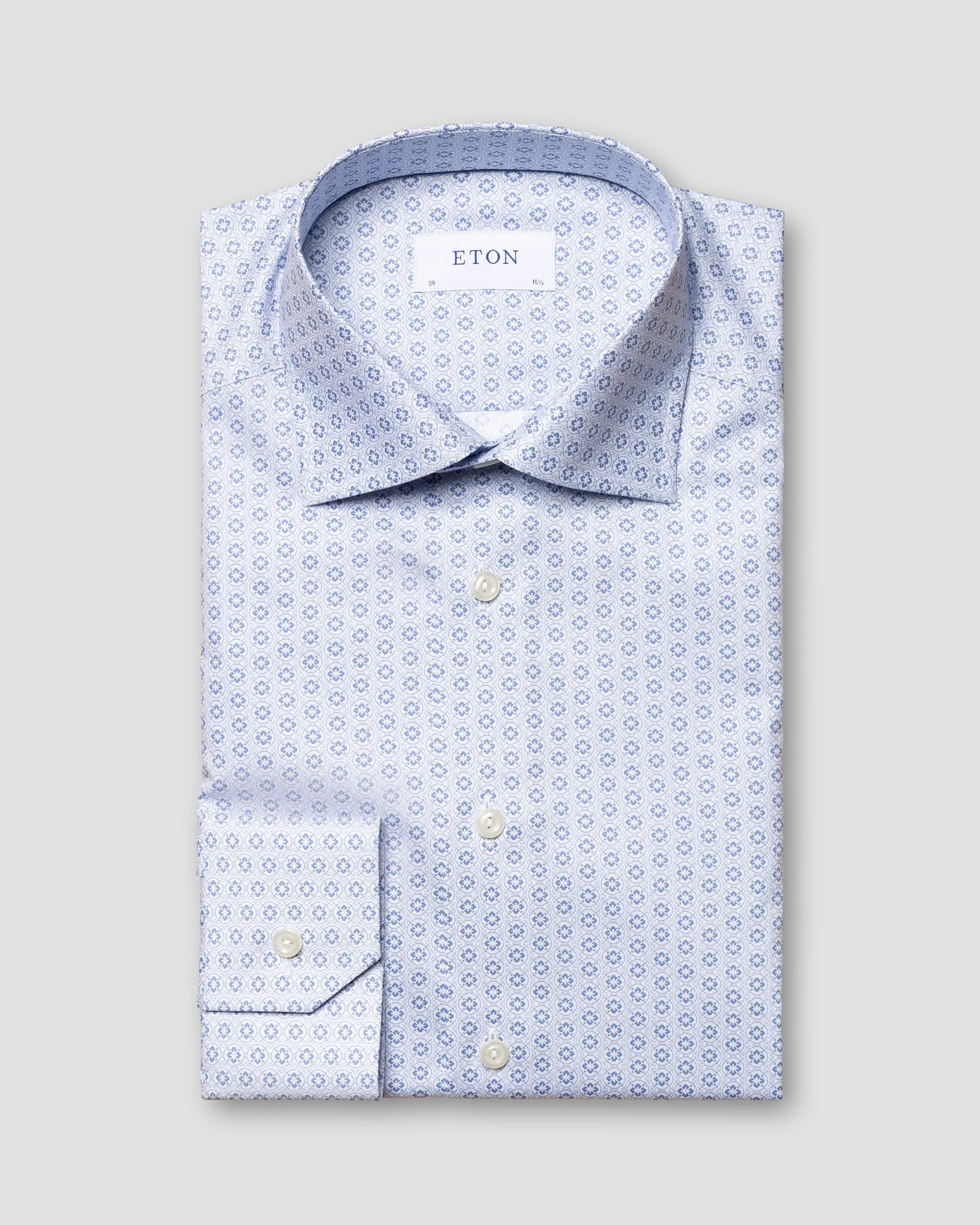 Eton - light blue signature twill cut away