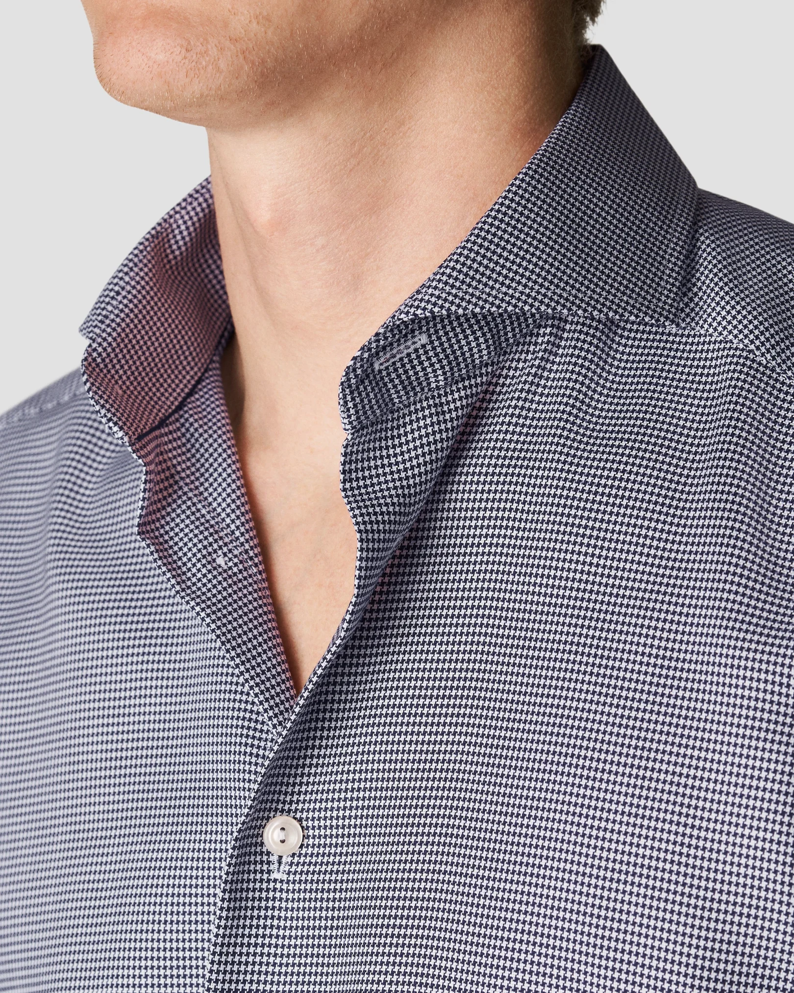 Eton - dark blue twill extreme cut away single slim