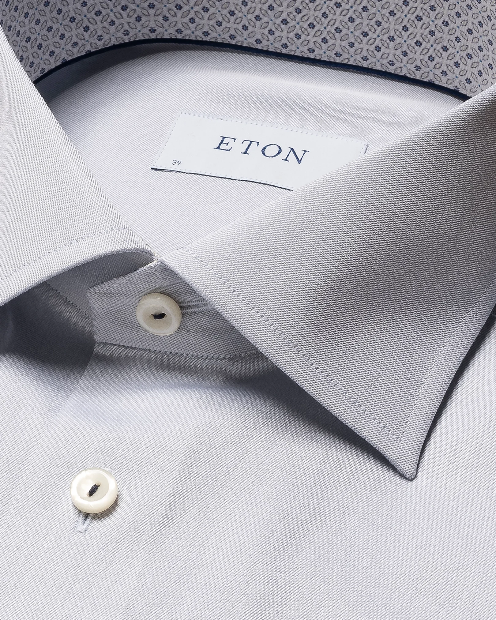 Eton - light grey signature twill contrast details