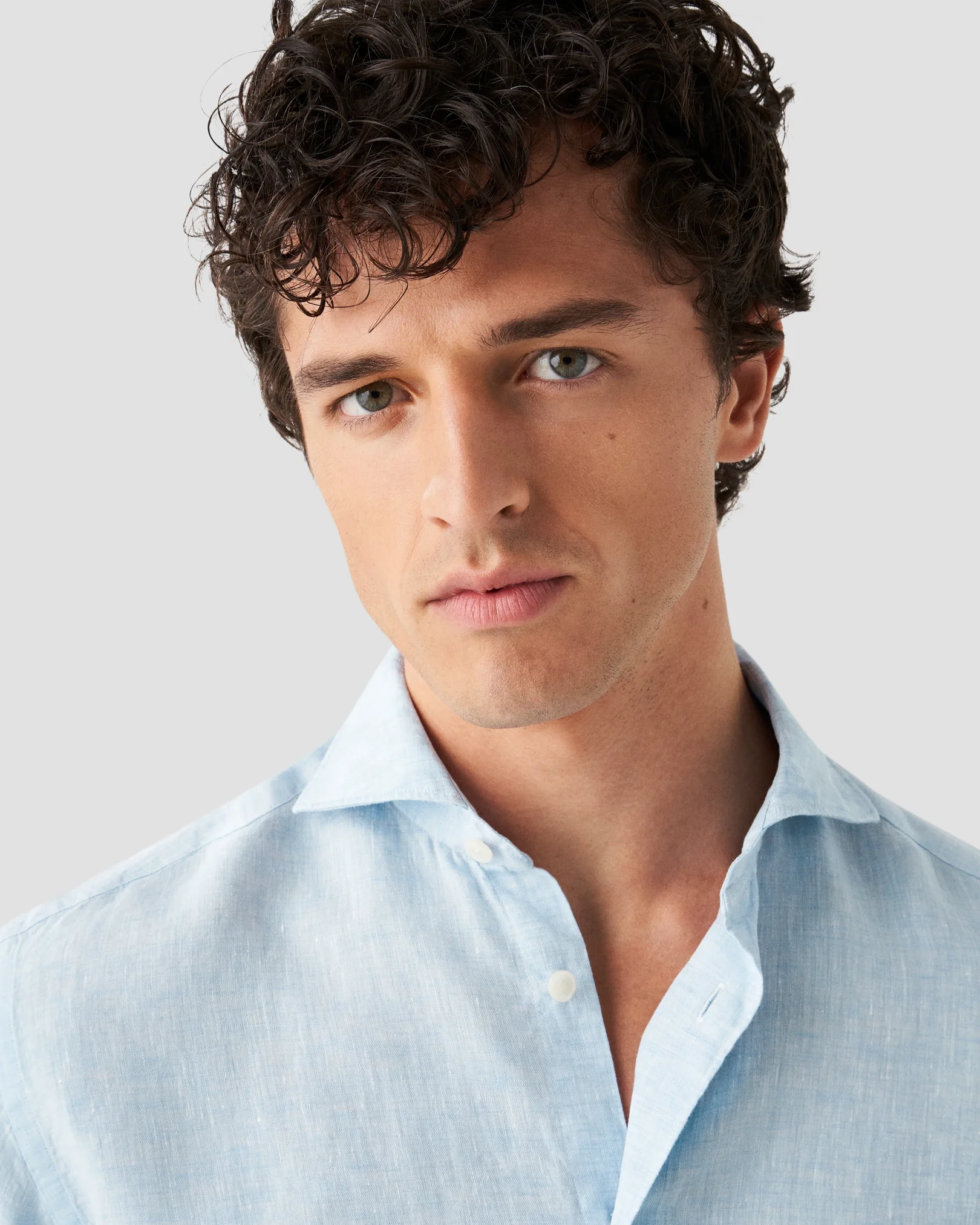 Eton - light blue linen wide spread