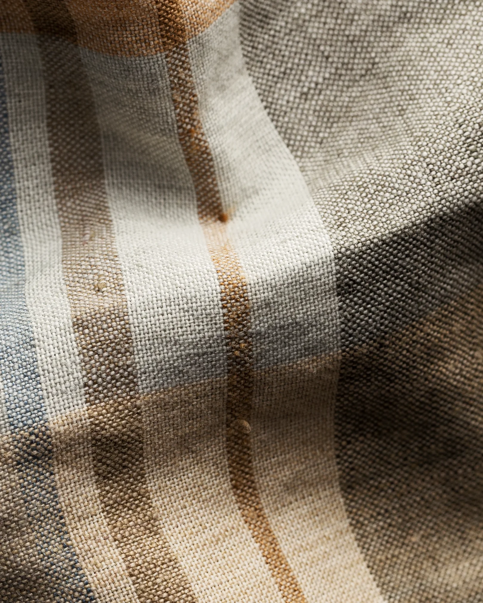 Eton - beige linen twill turn down single cuff pointed strap regular