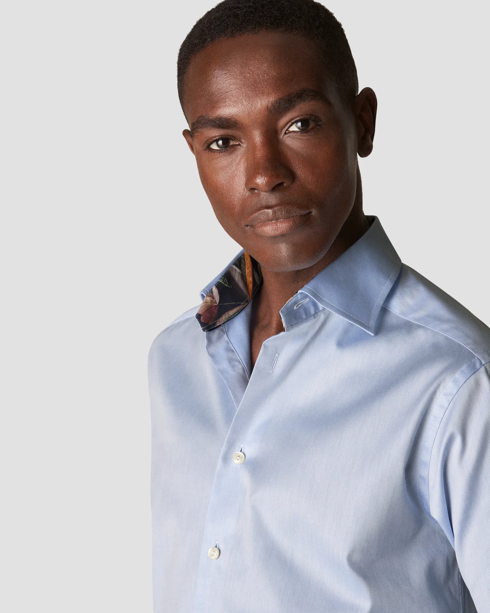 Eton - light blue signature twill cut away single slim
