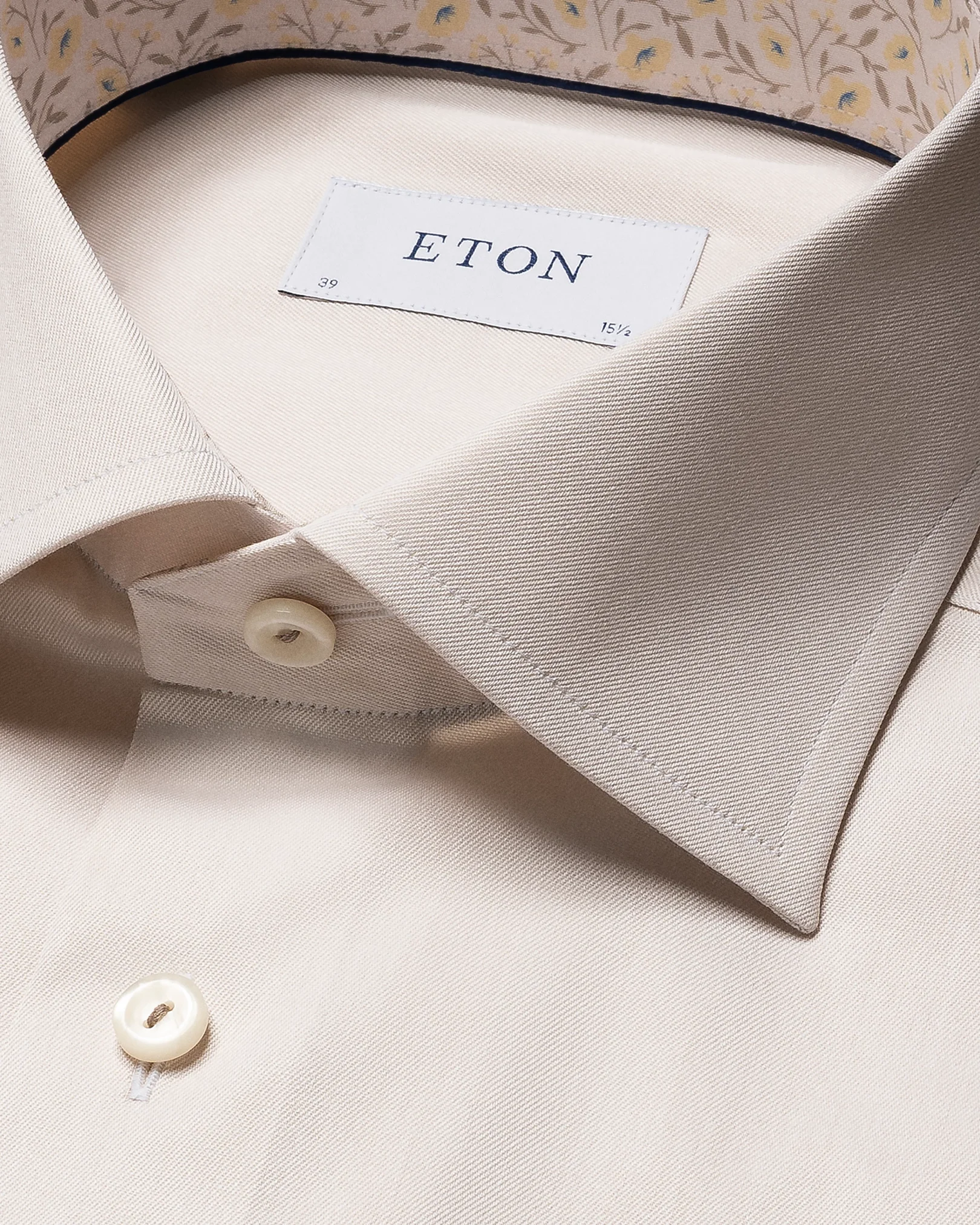 Eton - beige signature twill special details