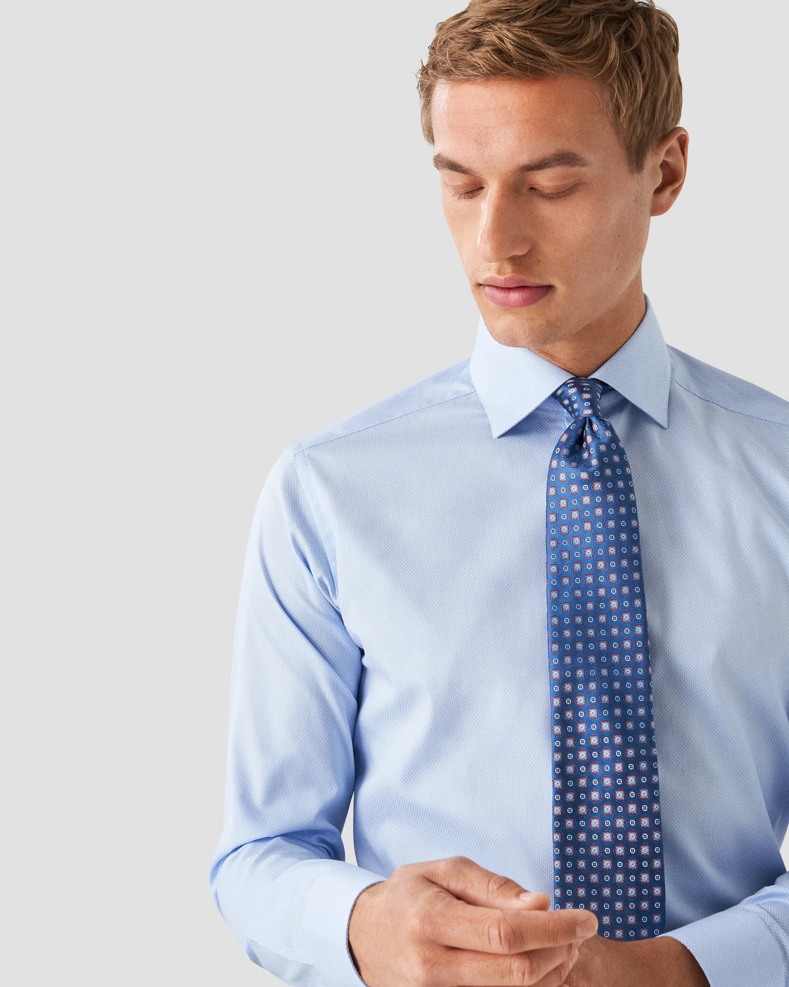 Eton - light blue fine twill cut away single slim