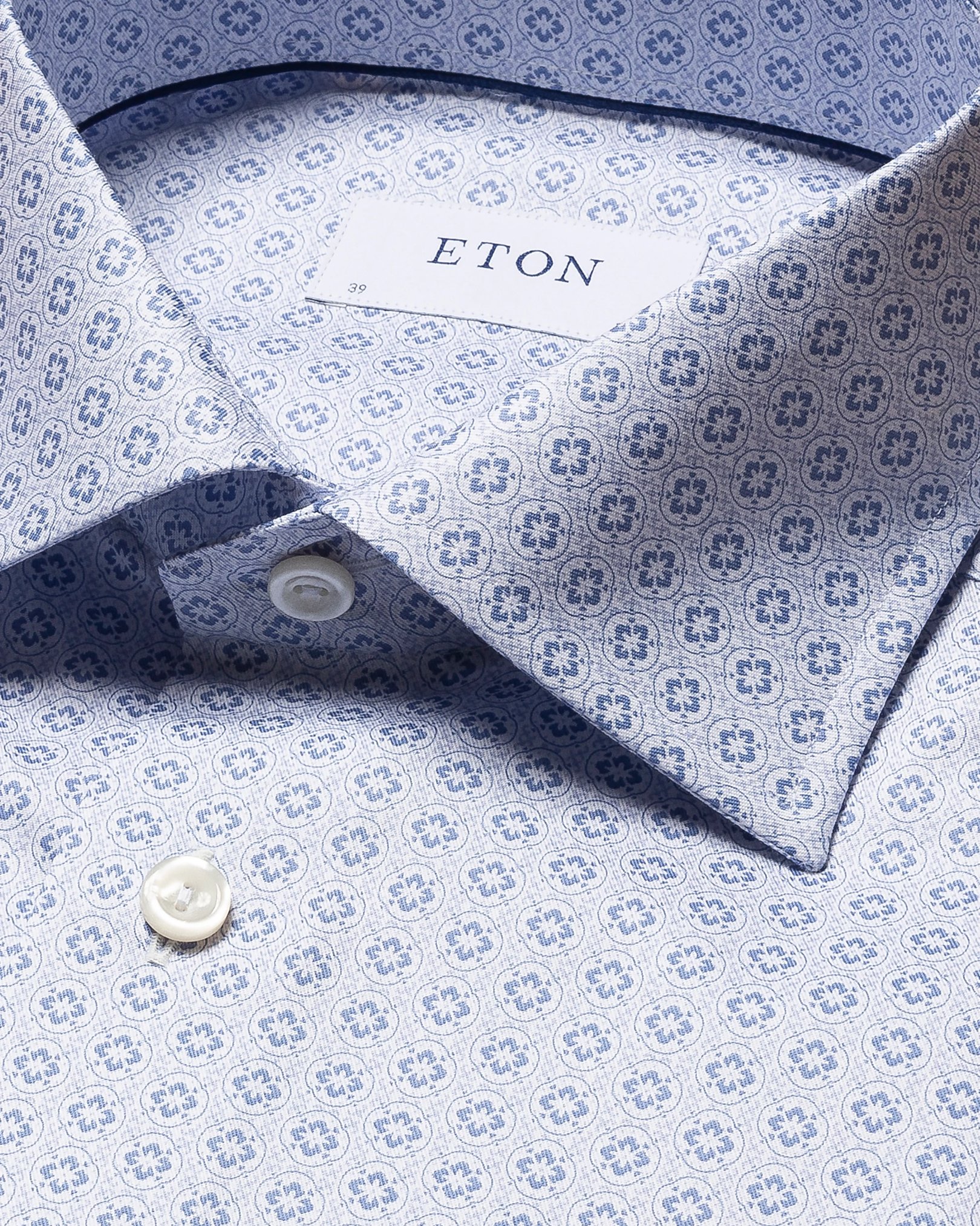 Eton - light blue signature twill cut away