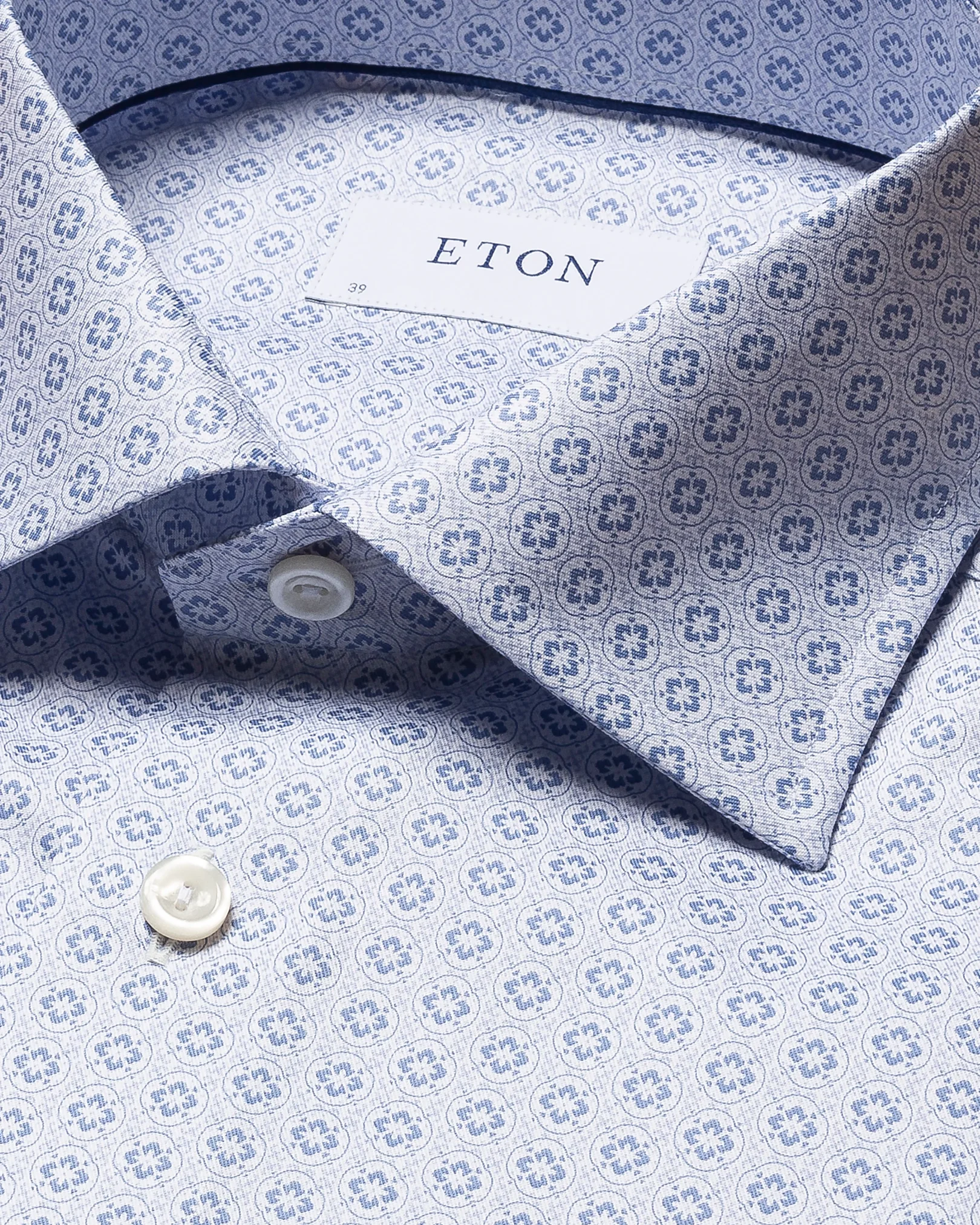 Eton - light blue signature twill cut away