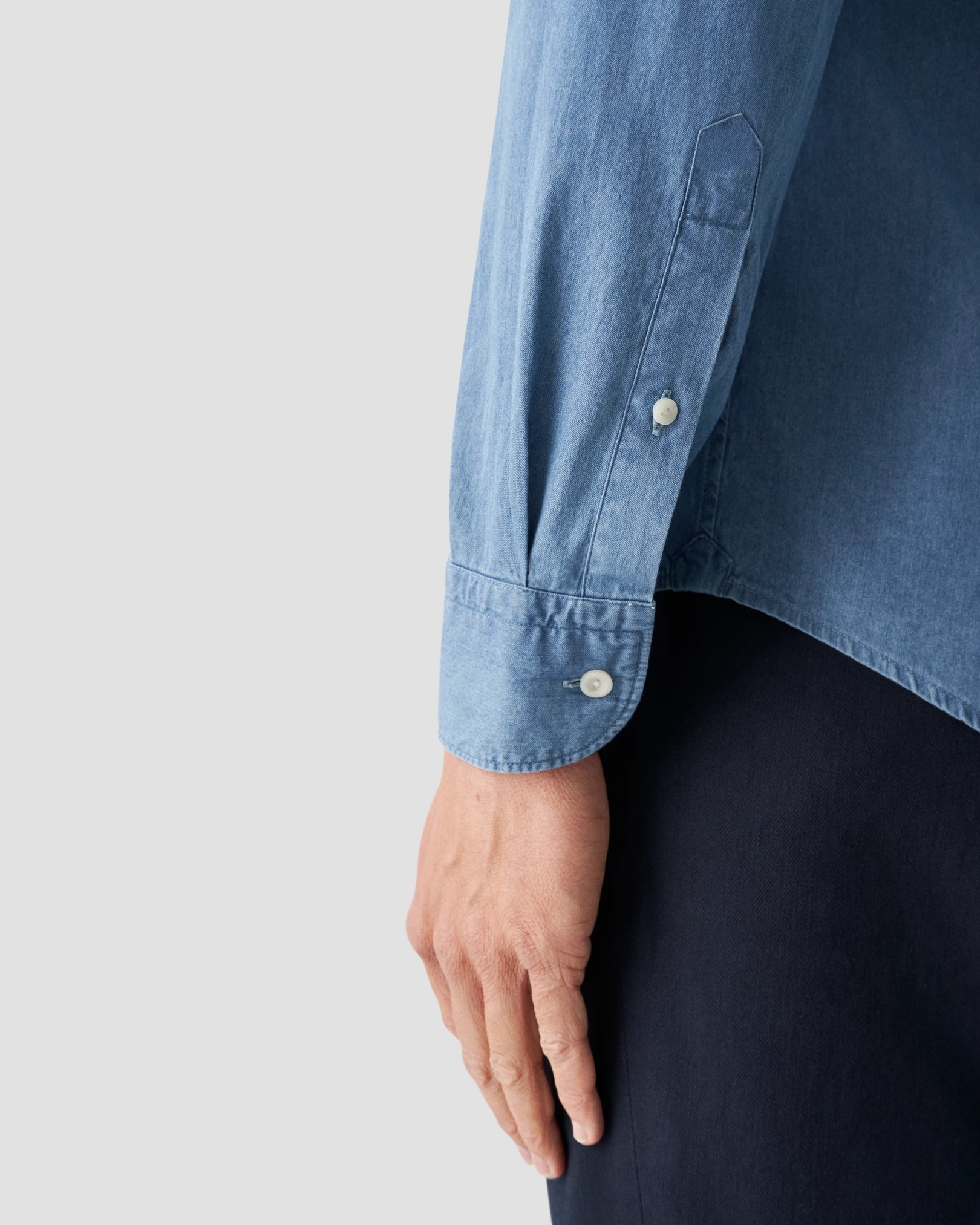 Eton - dark blue indigo wide spread collar