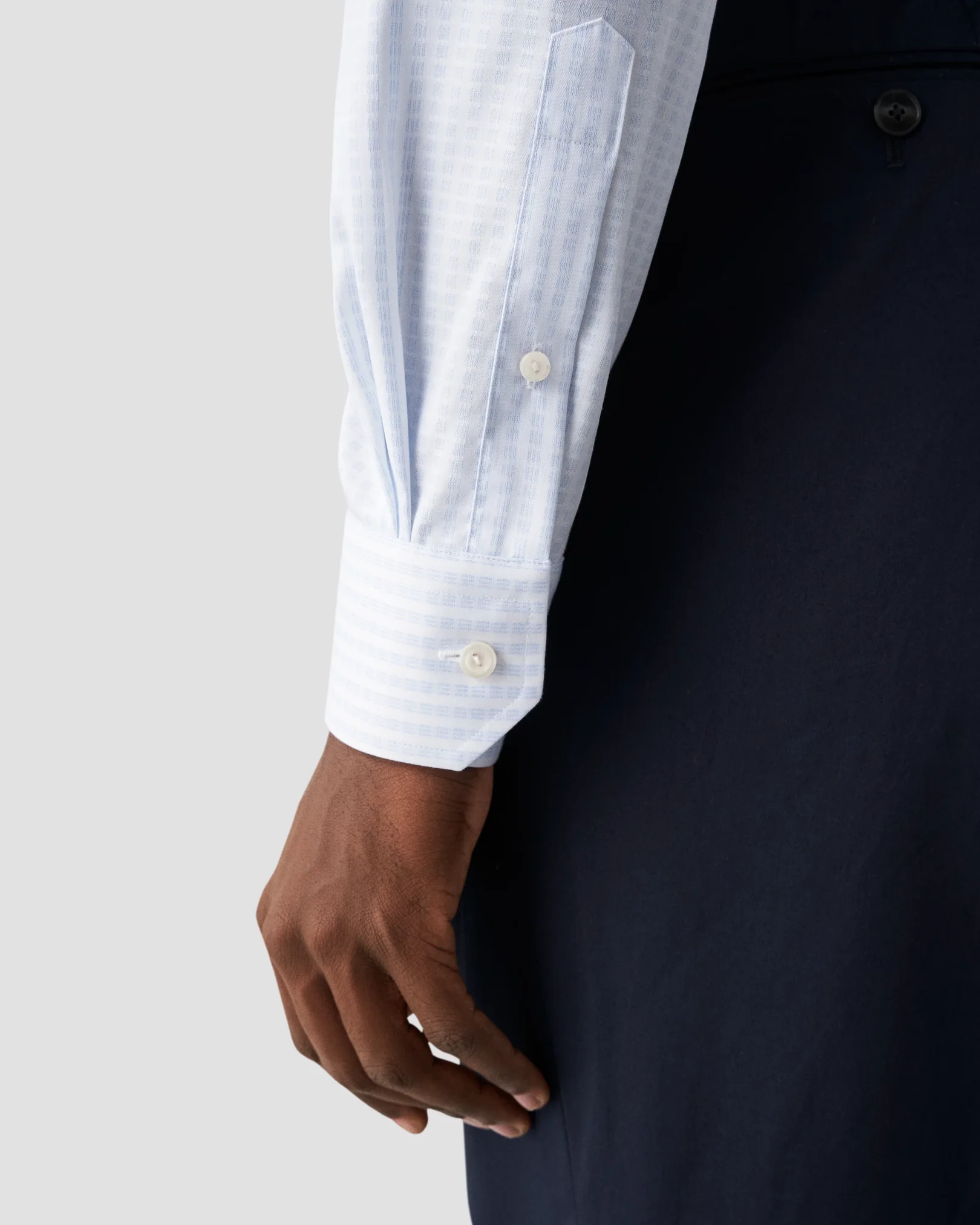 Eton - light blue dobby extreme cut away
