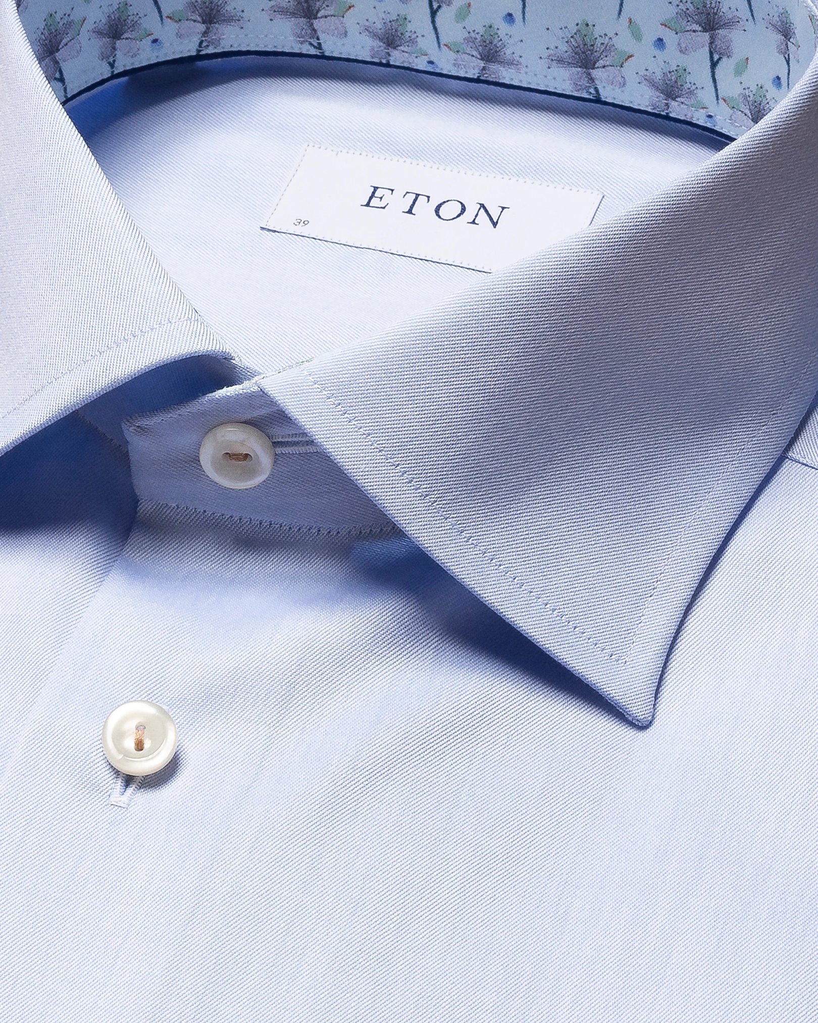 Eton - light blue signature twill flower details