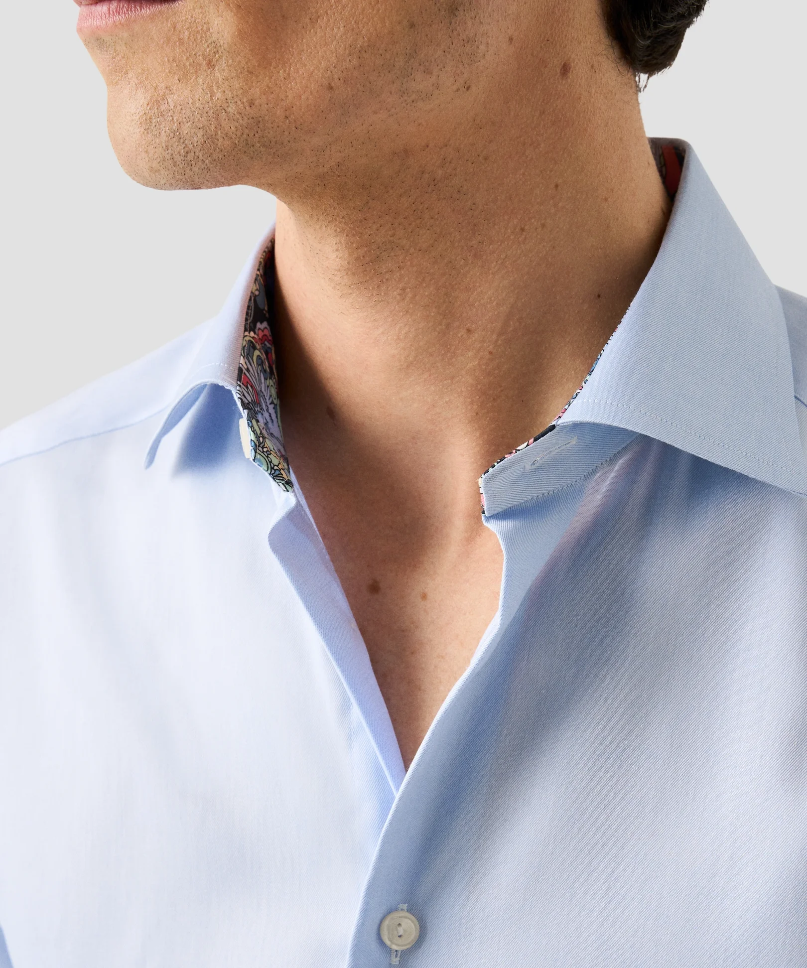 Eton - light blue solid signature twill paisley