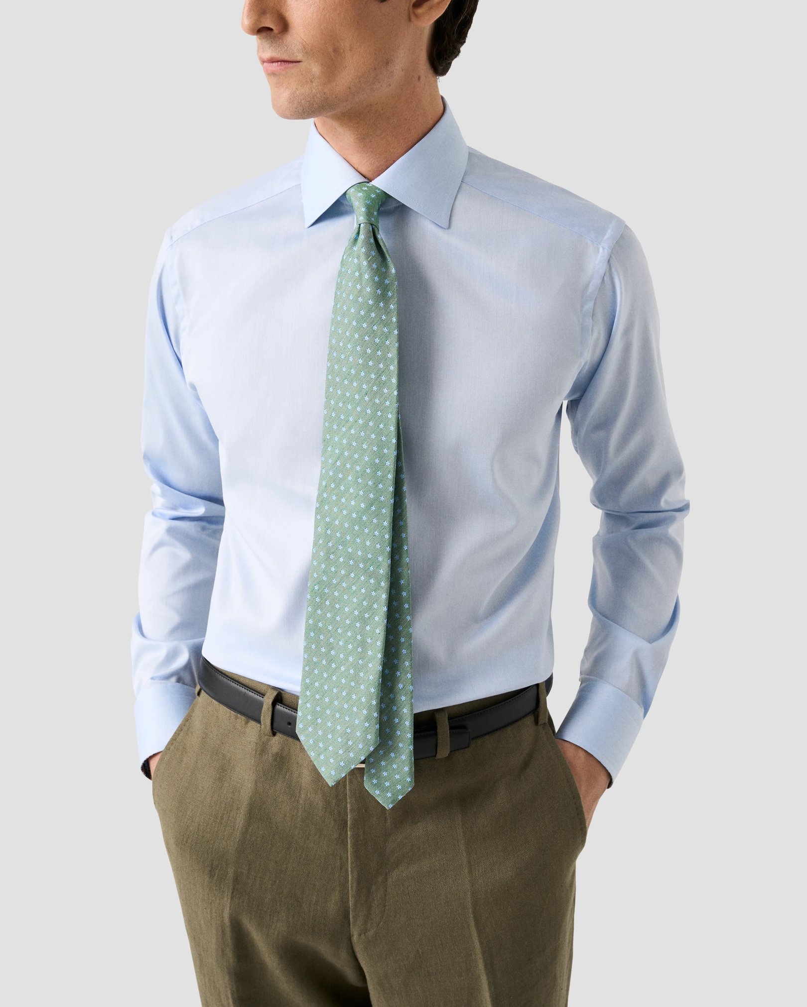 Eton - light blue solid signature twill paisley