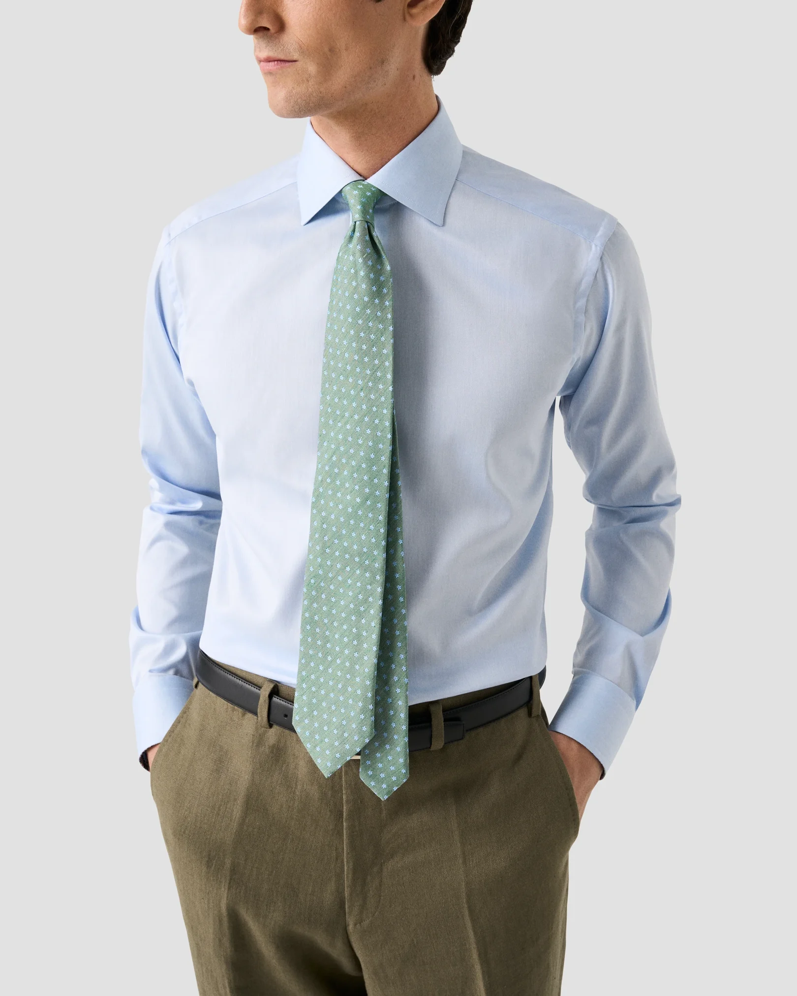 Eton - light blue solid signature twill paisley