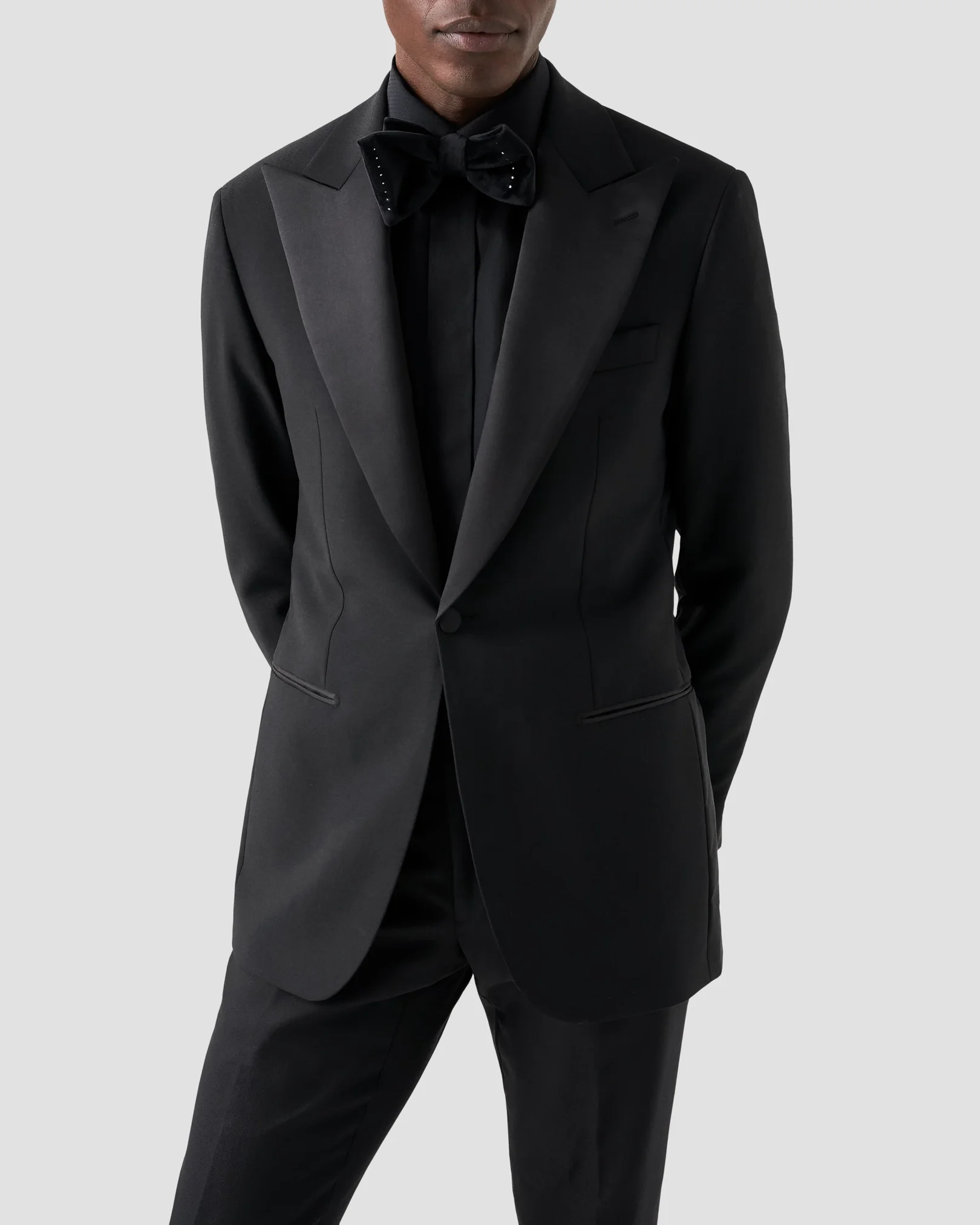 Eton - black plain weave moderate cutaway