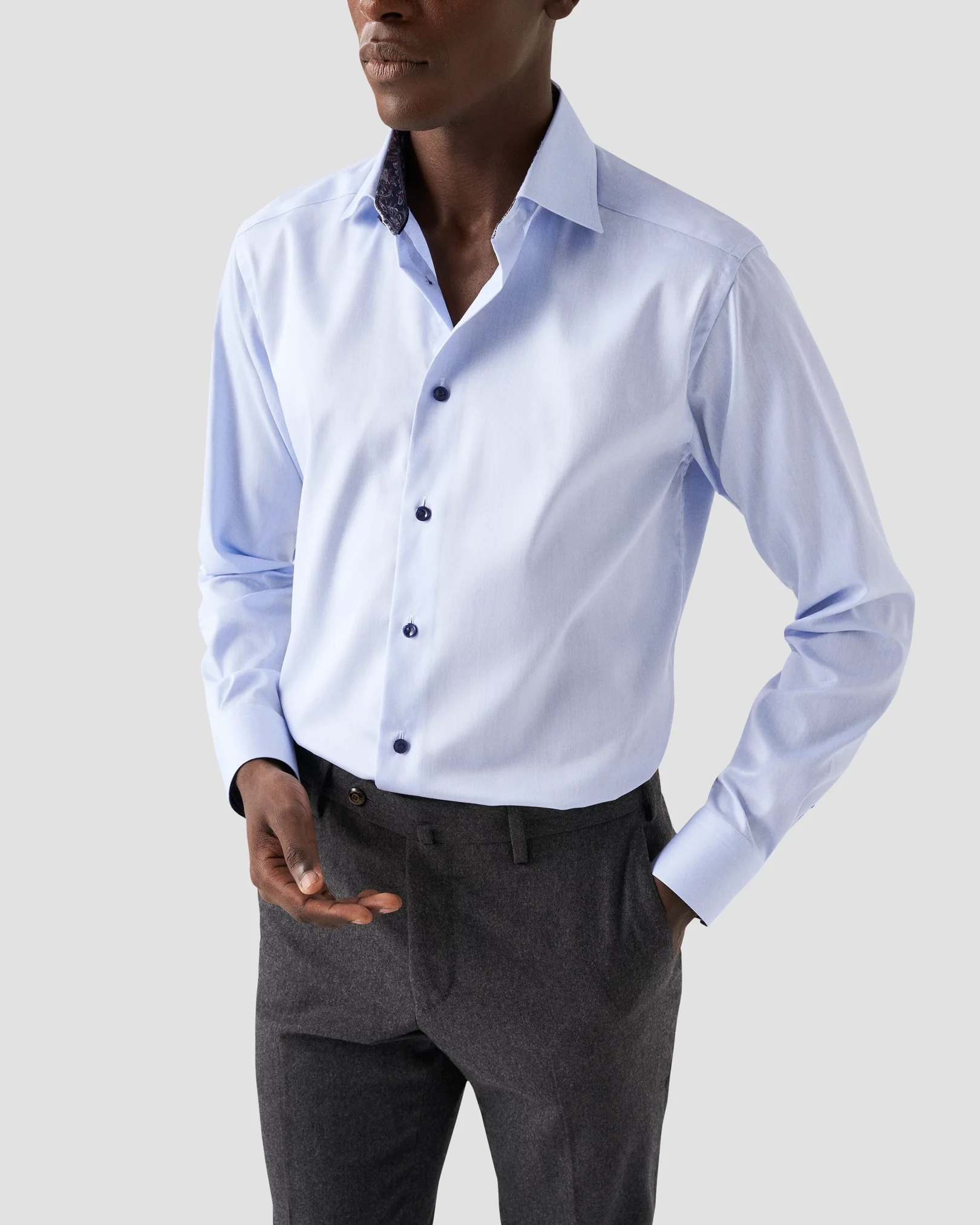Eton - light blue signature twill navy buttons