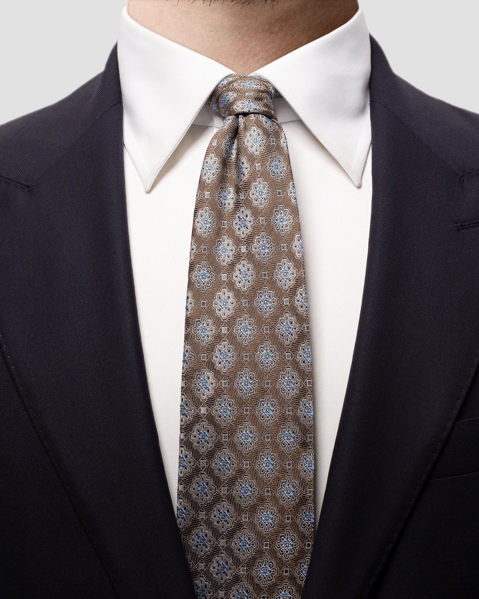 Eton - brown medallion square tie