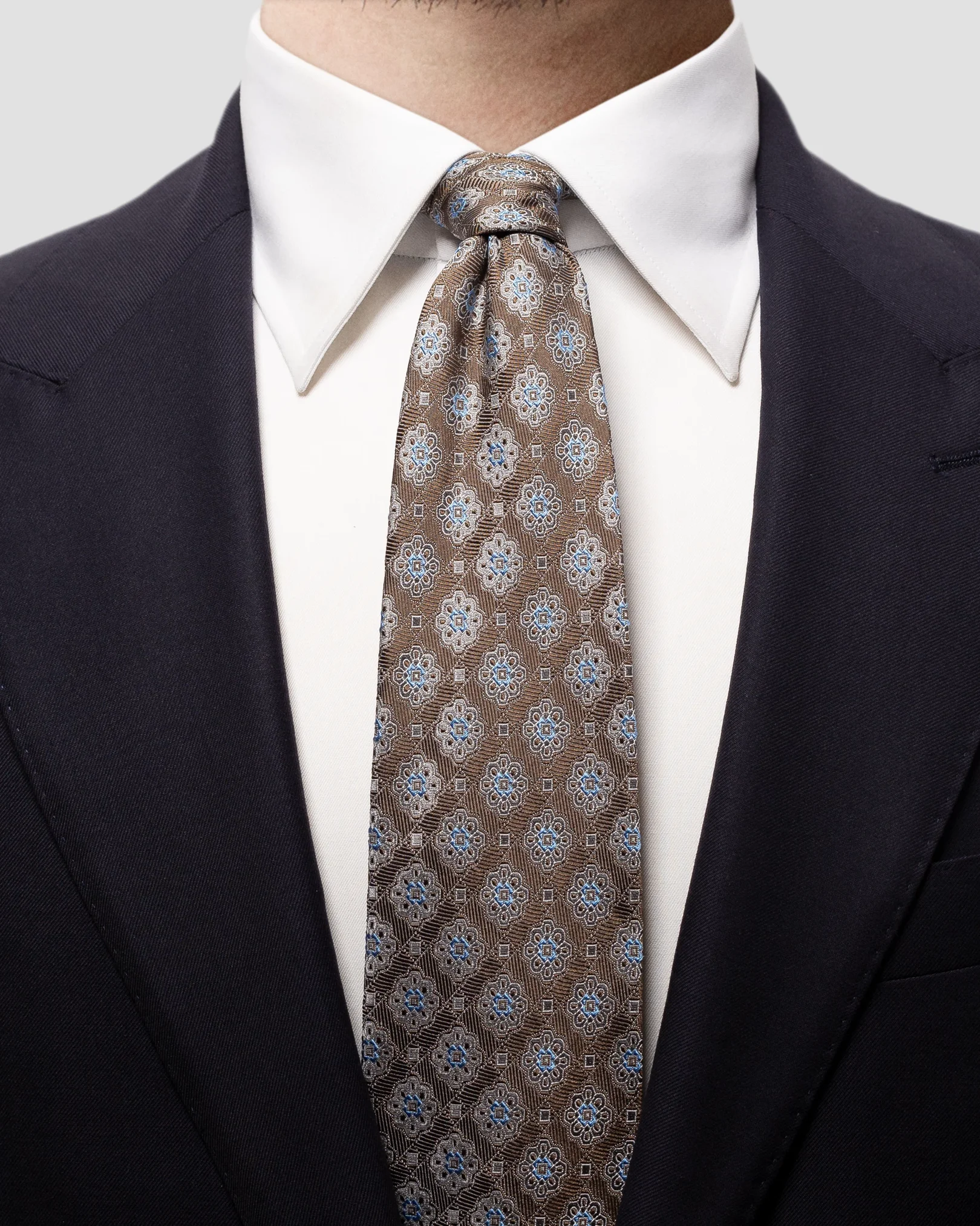 Eton - brown medallion square tie
