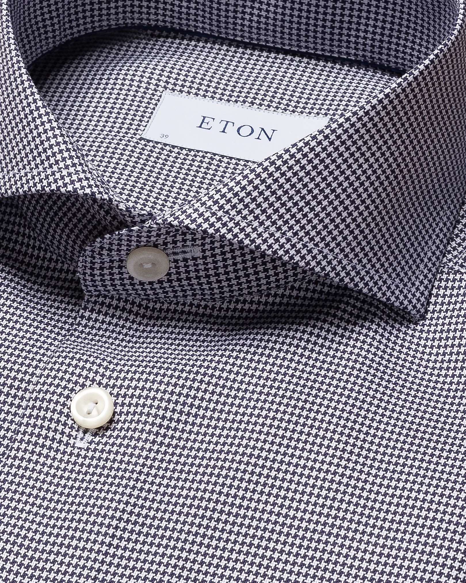 Eton - dark blue twill extreme cut away single slim