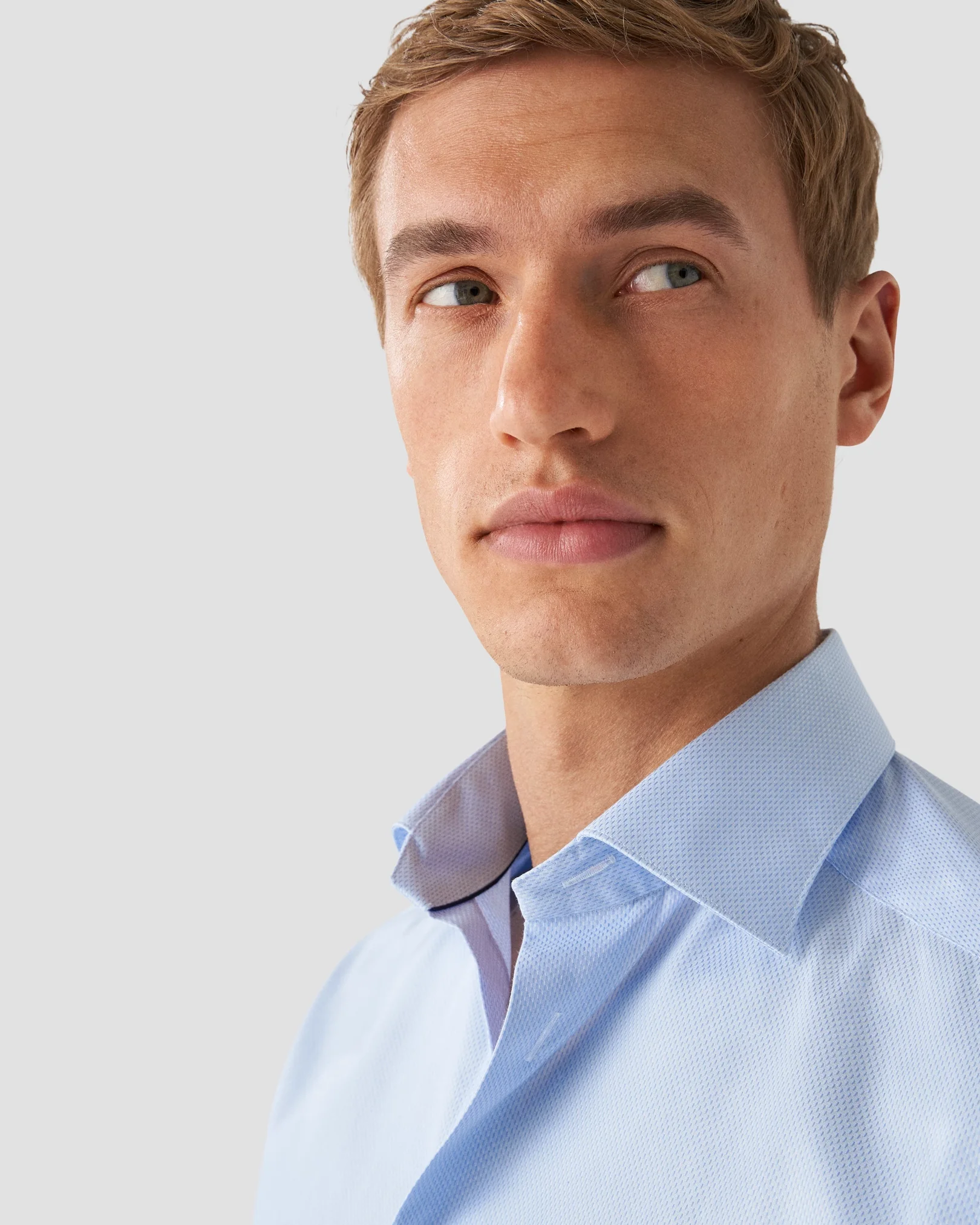 Eton - light blue fine twill cut away single slim