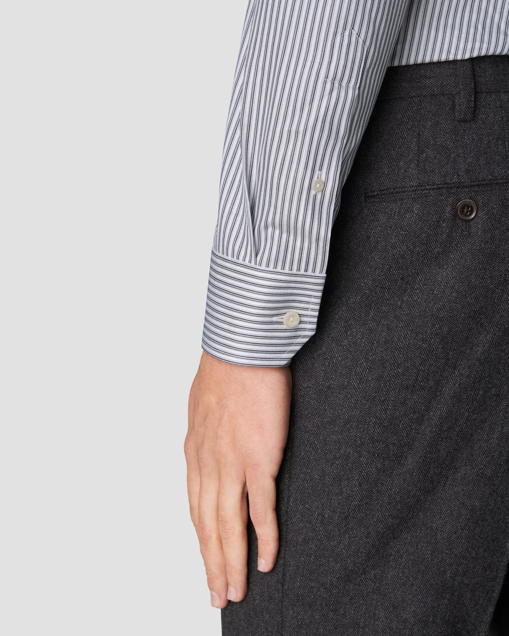 Eton - striped dark blue signature twill