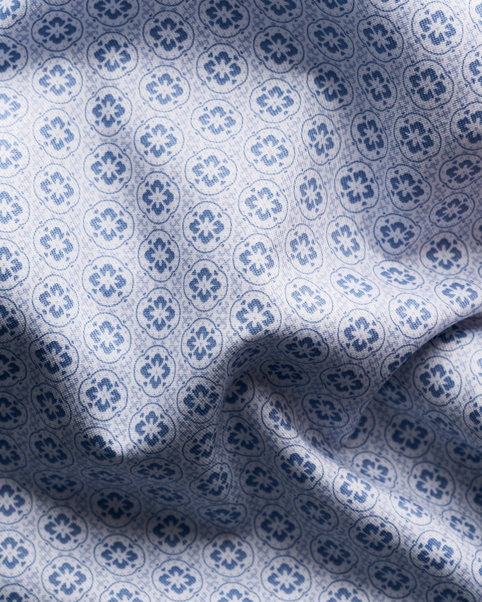 Eton - light blue signature twill cut away