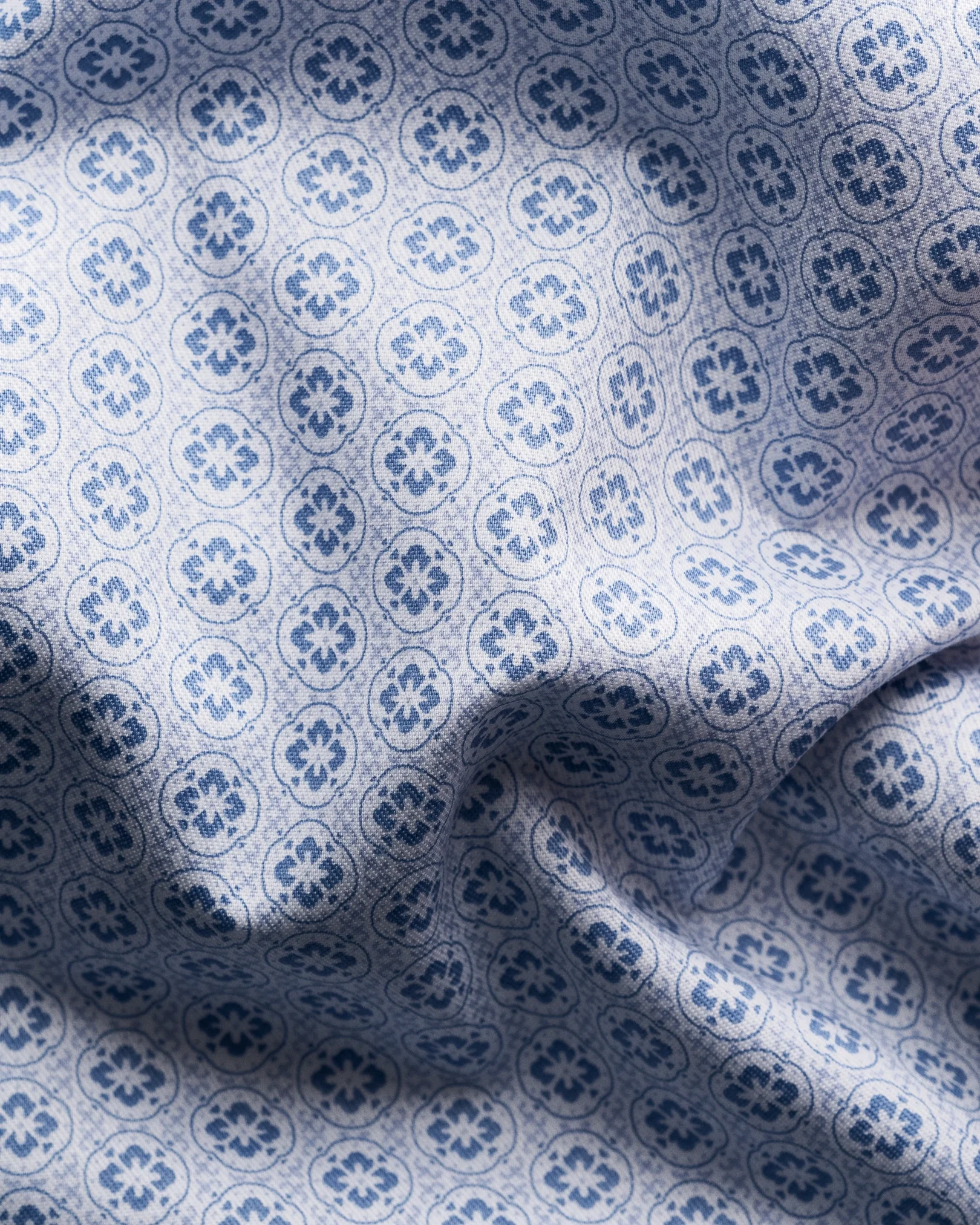 Eton - light blue signature twill cut away
