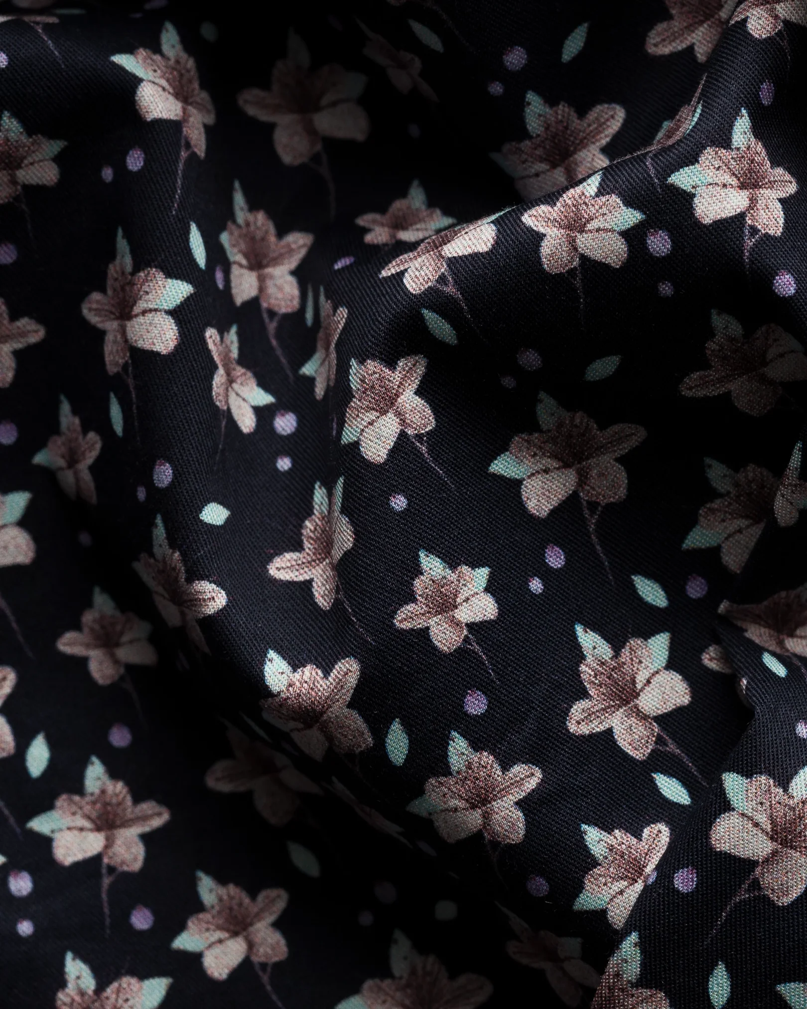 Eton - black signature twill cut away floral print