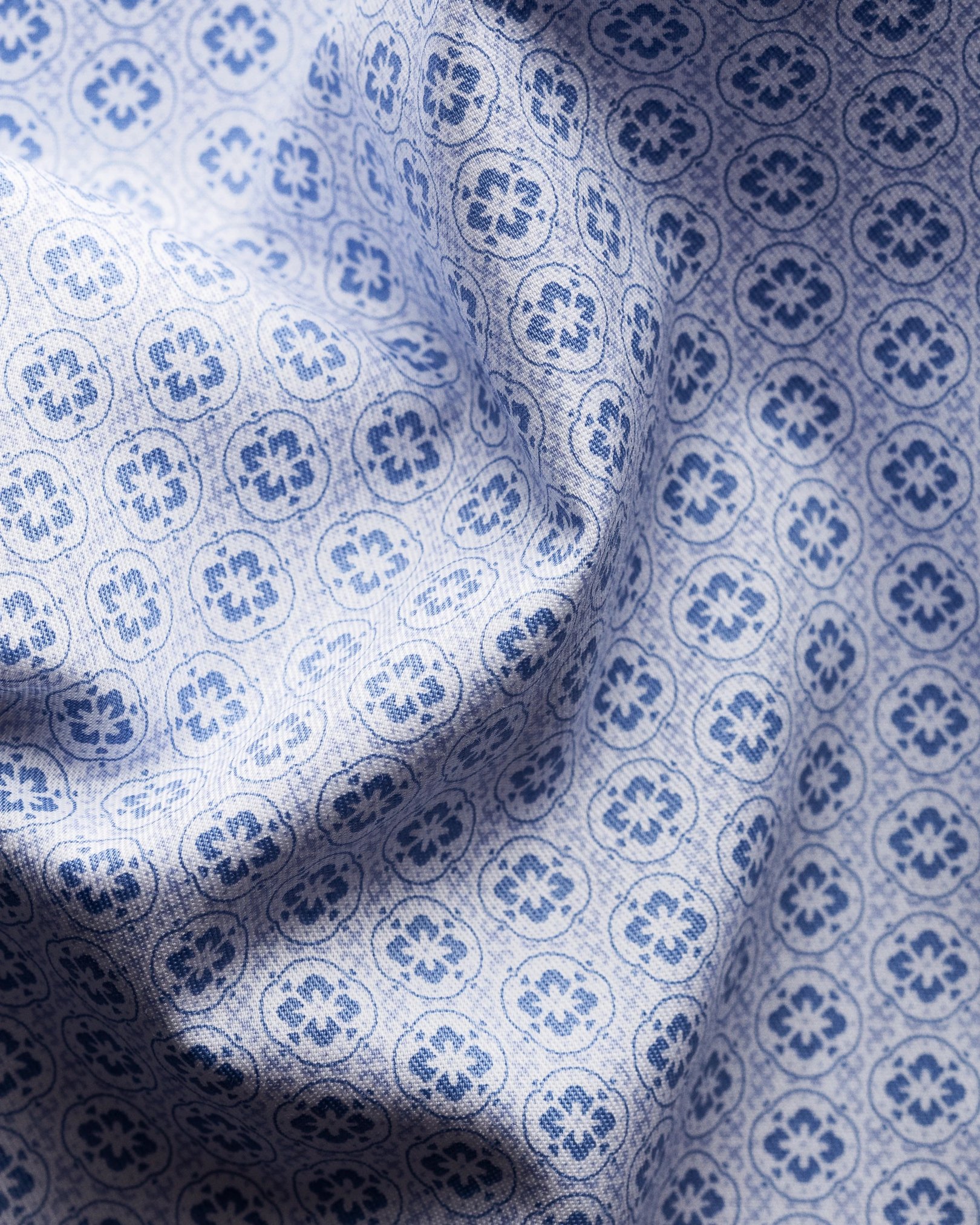 Eton - light blue signature twill cut away