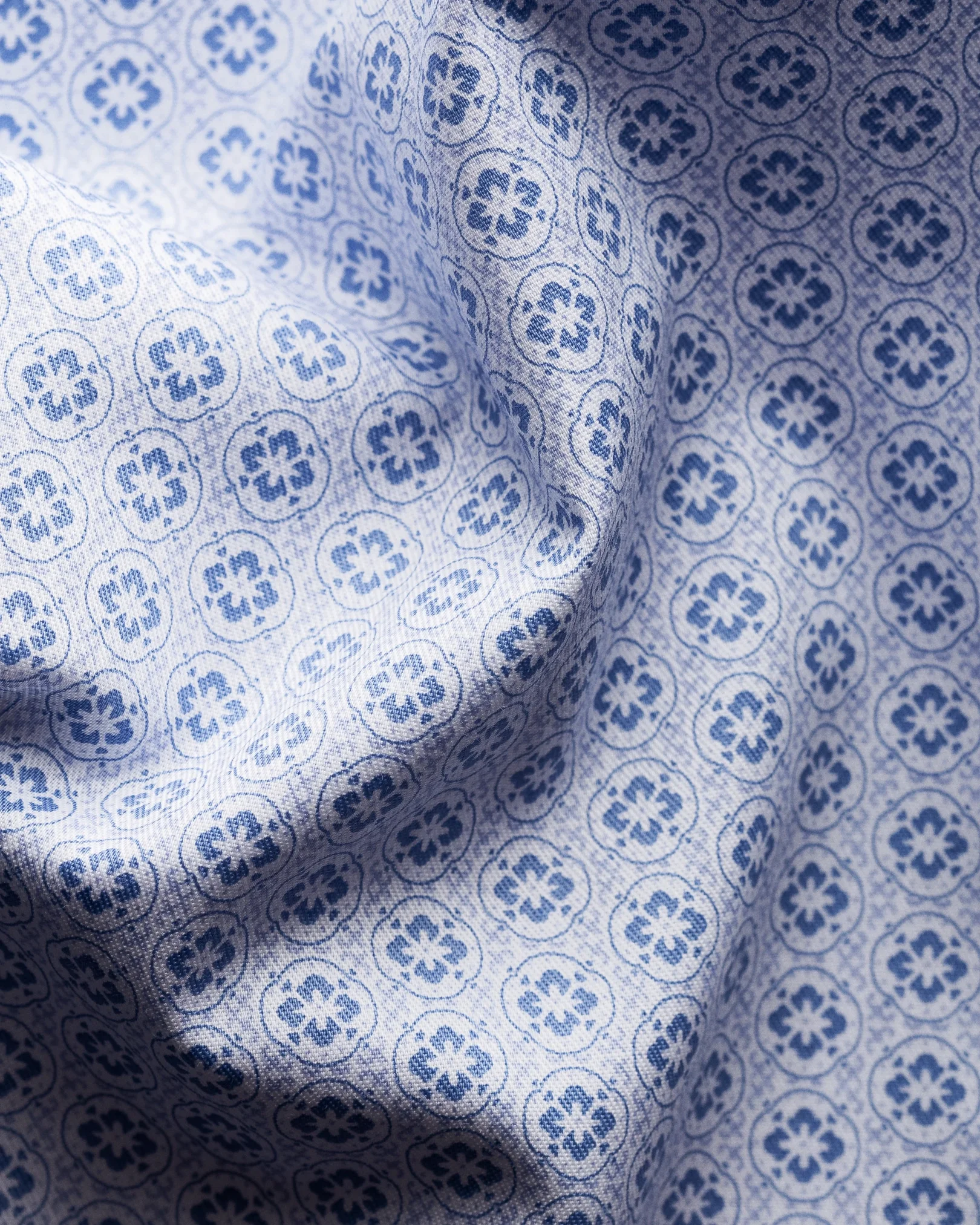 Eton - light blue signature twill cut away